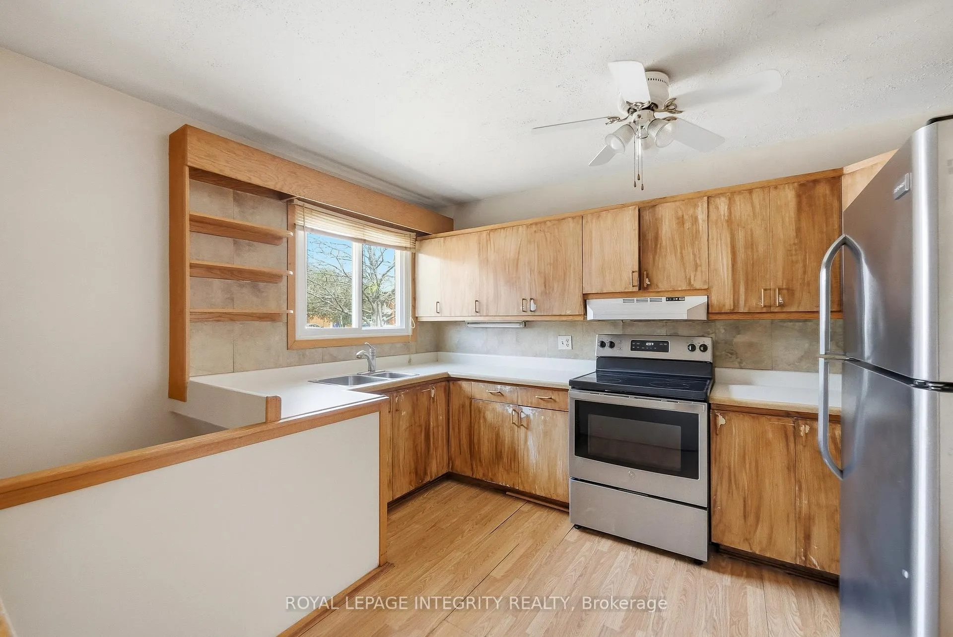 Photo 14 of 754 Cummings Avenue, Ottawa, Castle Heights/Rideau High — HOMEH
