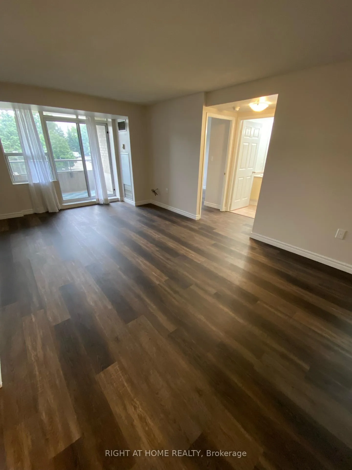 Photo 3 of Unit 215, 2100 John Street, Markham, German Mills — HOMEH