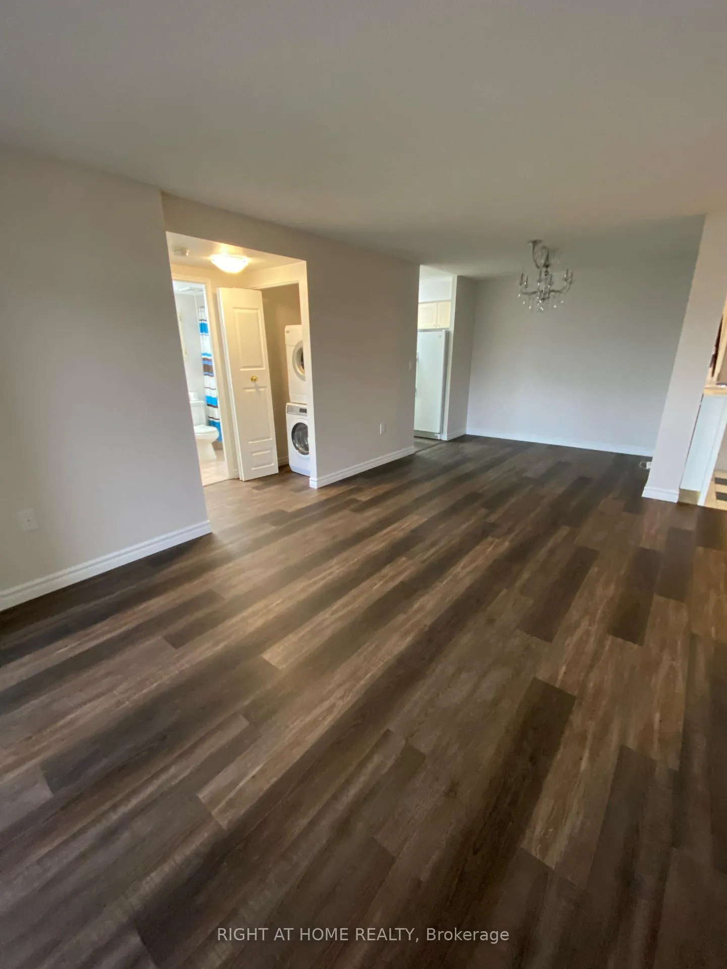 Photo 4 of Unit 215, 2100 John Street, Markham, German Mills — HOMEH
