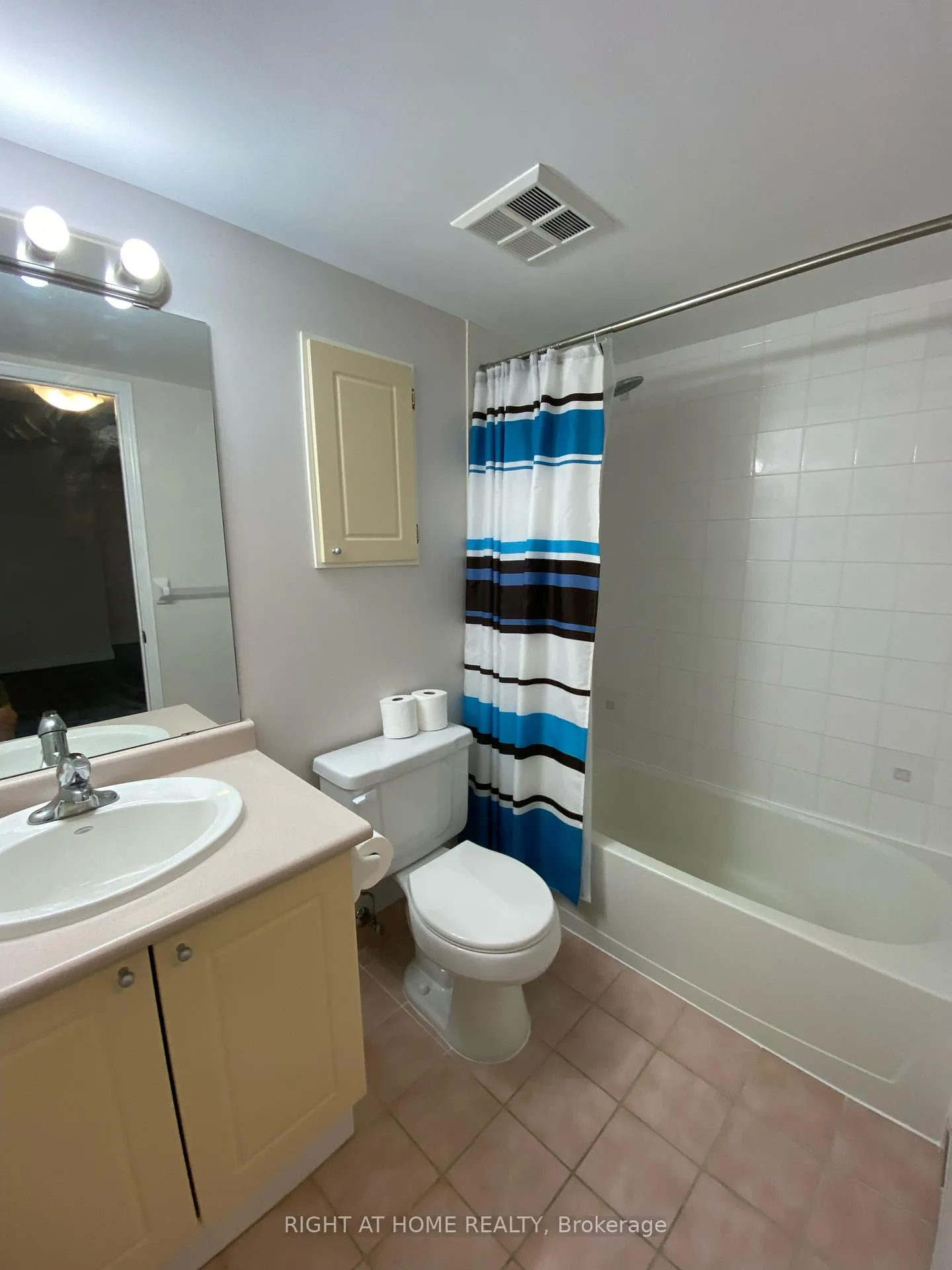 Photo 6 of Unit 215, 2100 John Street, Markham, German Mills — HOMEH