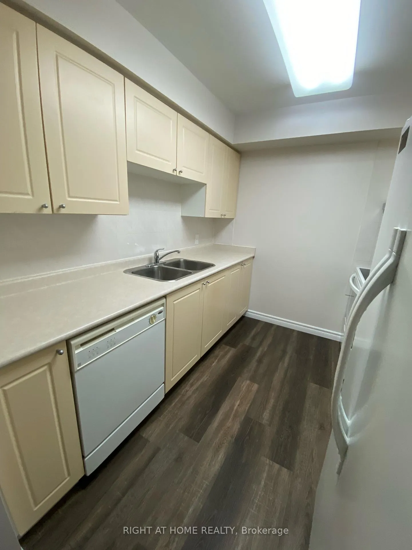 Photo 12 of Unit 215, 2100 John Street, Markham, German Mills — HOMEH