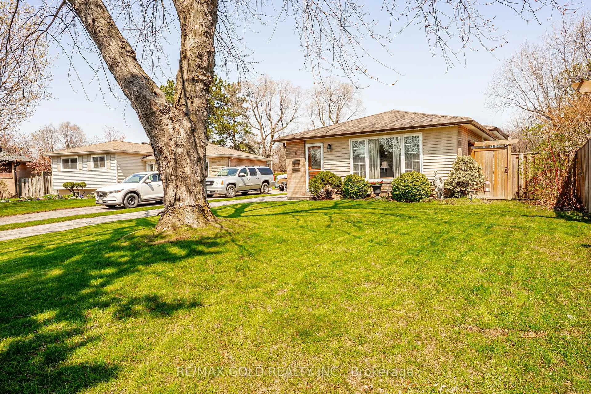 Photo 2 of 6 Eldon Court, Brampton, Southgate — HOMEH