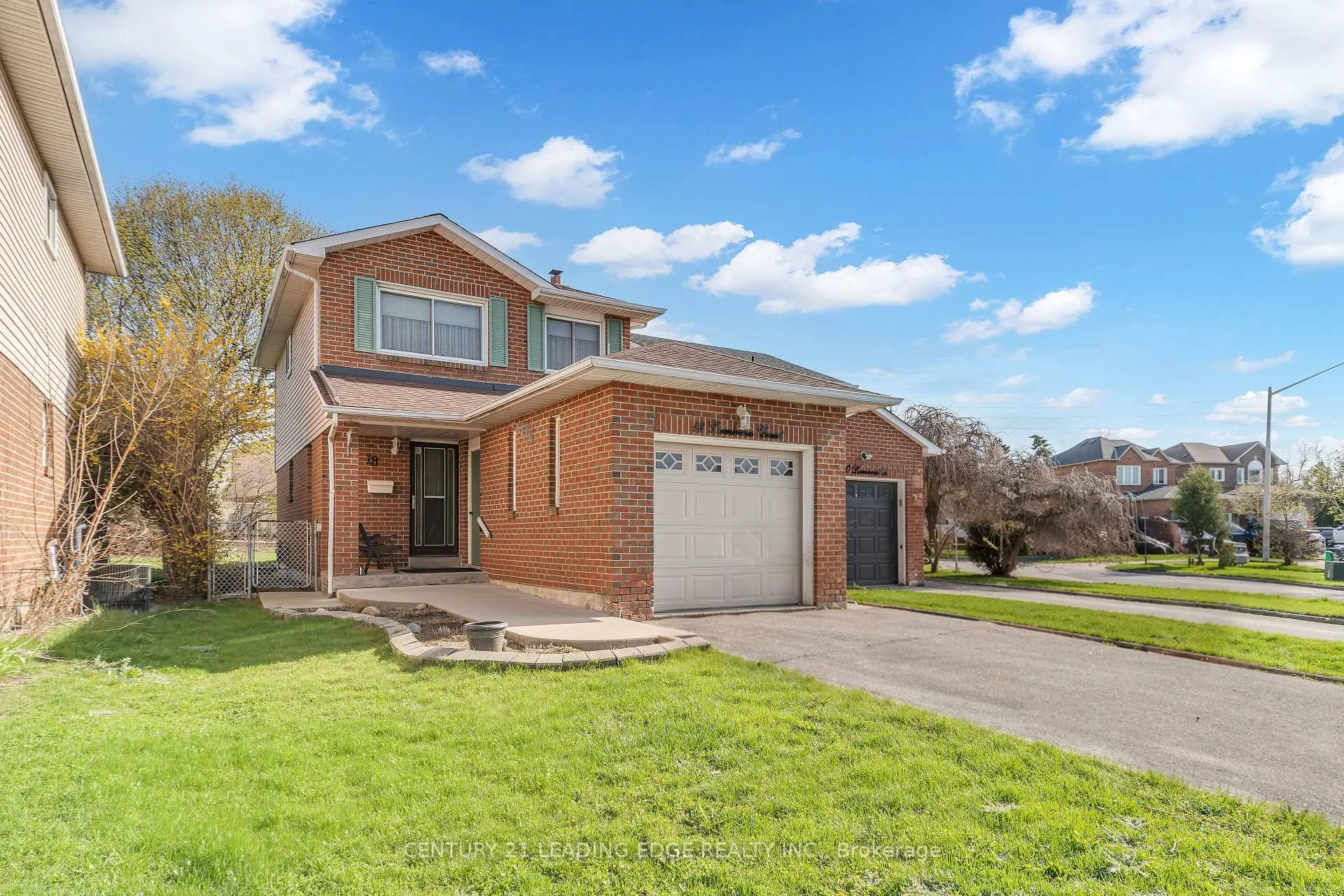 Photo 2 of 18 Luminous Court, Brampton, Heart Lake West — HOMEH