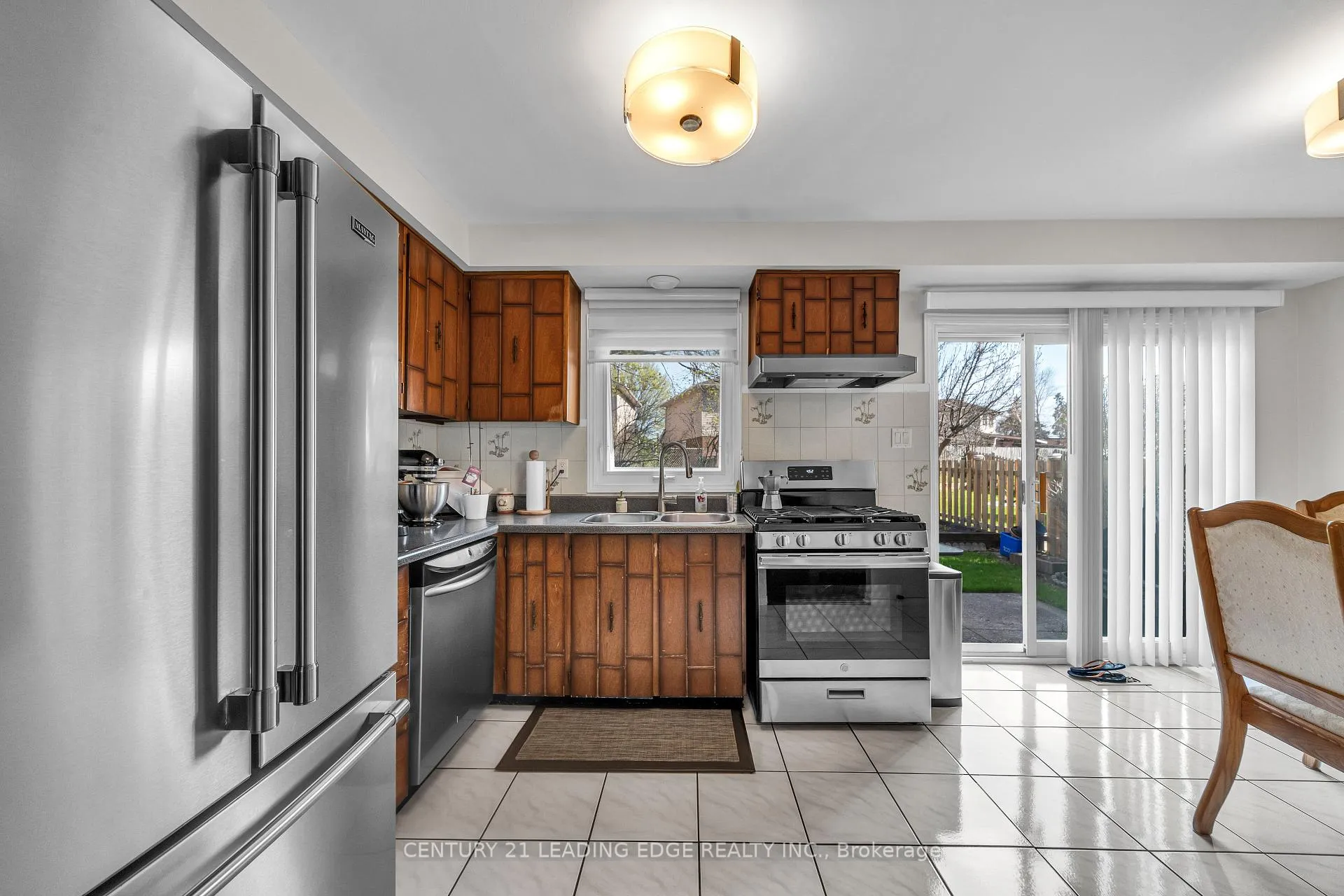 Photo 17 of 18 Luminous Court, Brampton, Heart Lake West — HOMEH