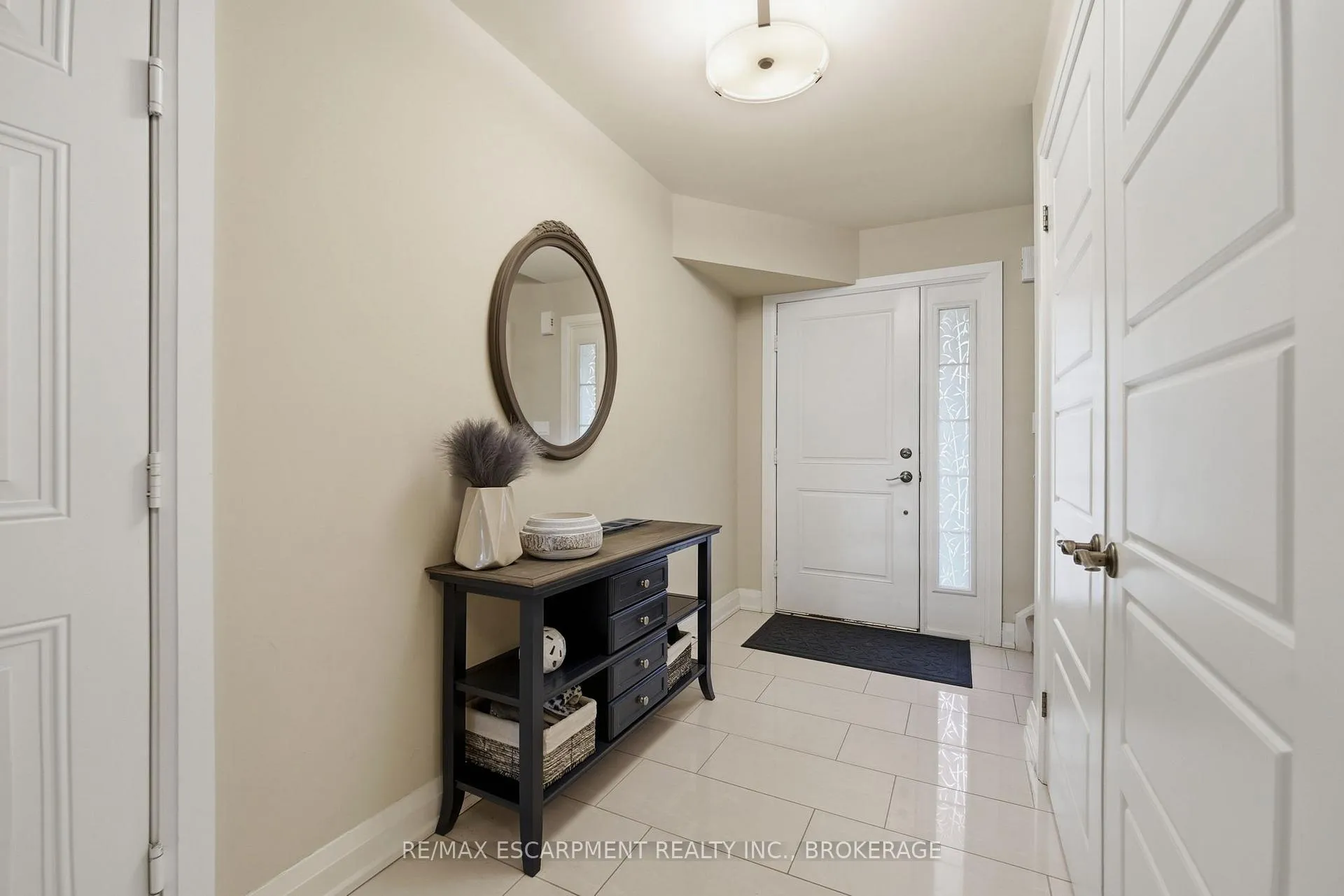 Photo 3 of Unit 26, 7 Gibson Place, St. Catharines, Downtown — HOMEH