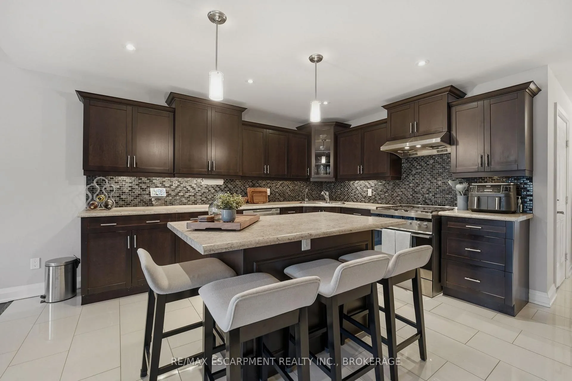 Photo 5 of Unit 26, 7 Gibson Place, St. Catharines, Downtown — HOMEH