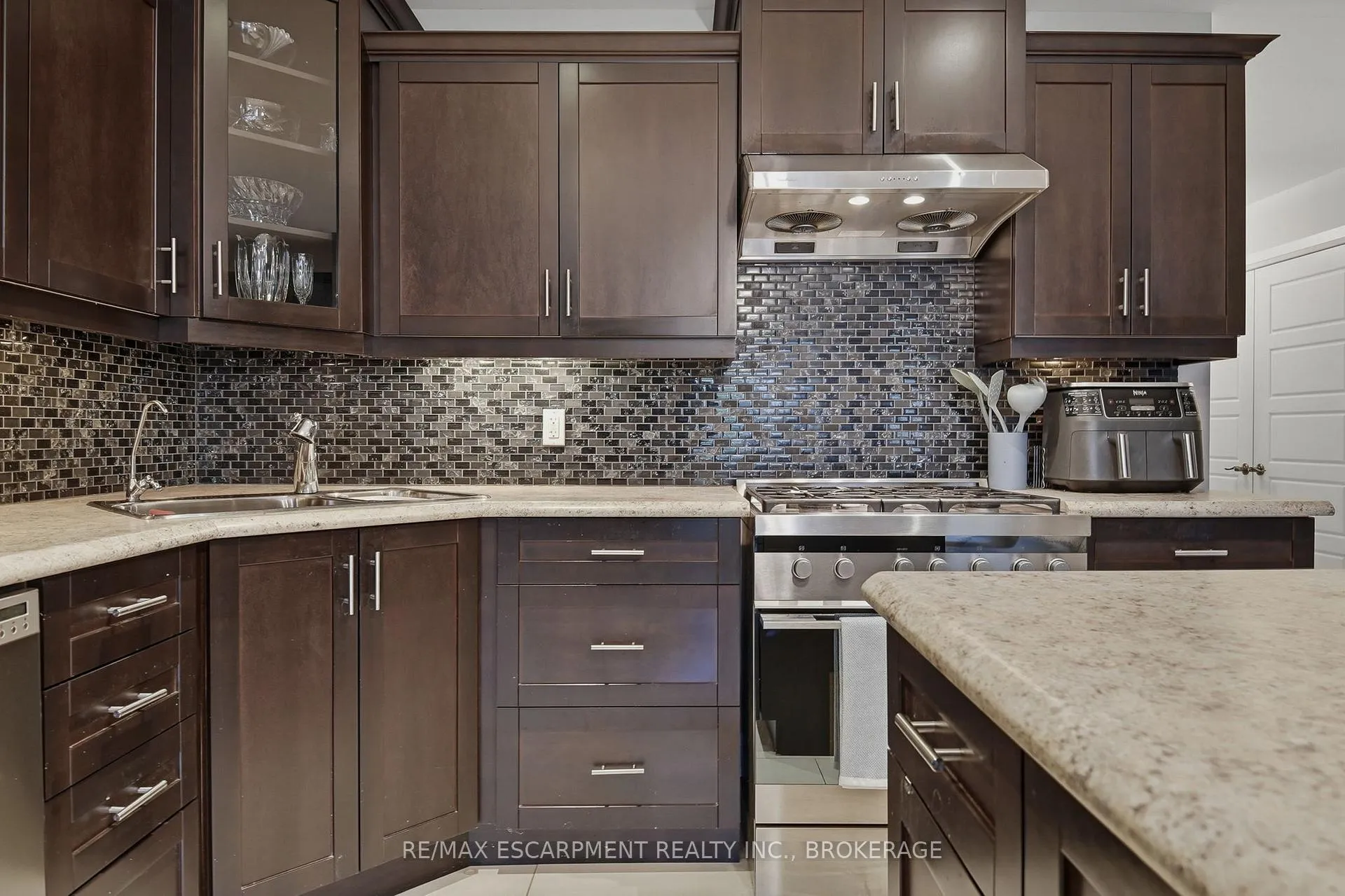 Photo 10 of Unit 26, 7 Gibson Place, St. Catharines, Downtown — HOMEH