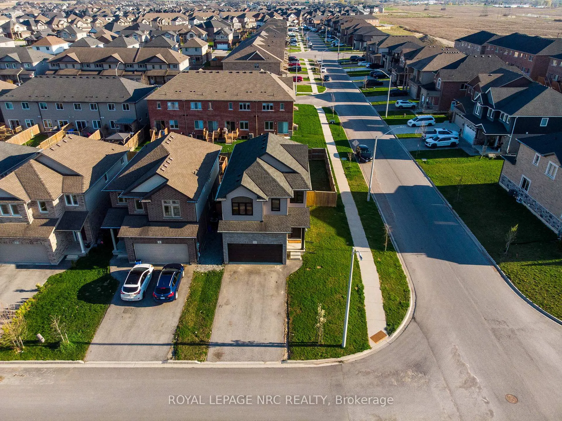 Photo 3 of 1 Sparkle Drive, Thorold, Rolling Meadows — HOMEH