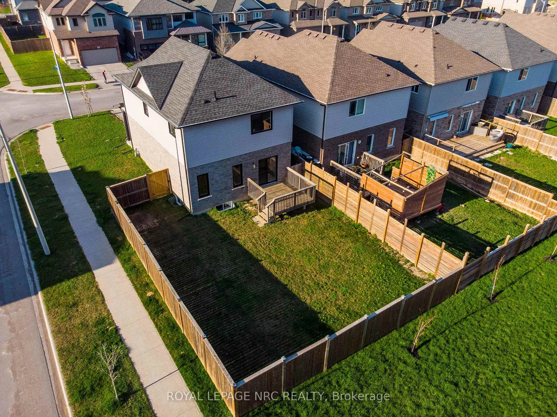 Photo 4 of 1 Sparkle Drive, Thorold, Rolling Meadows — HOMEH