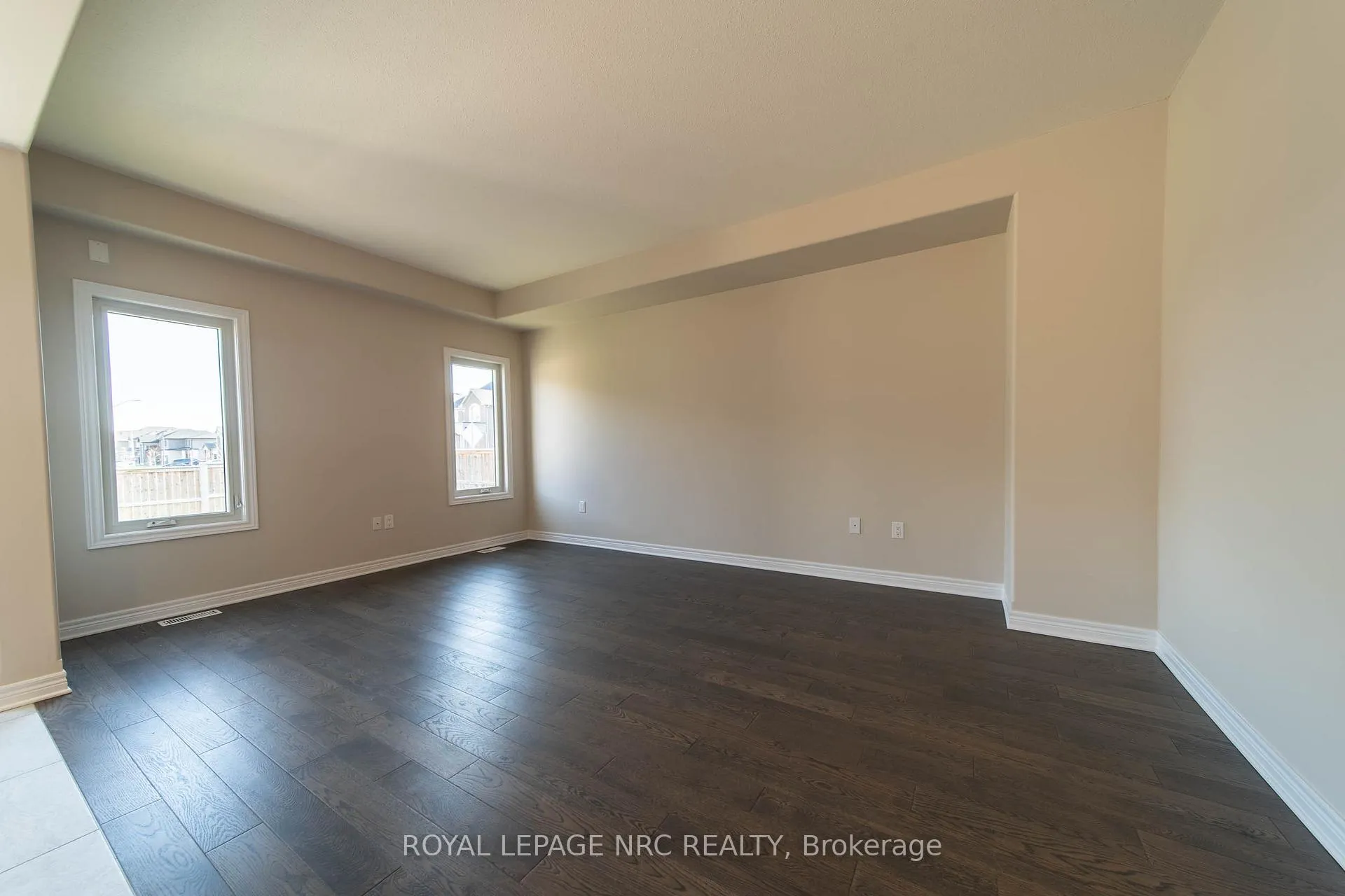 Photo 10 of 1 Sparkle Drive, Thorold, Rolling Meadows — HOMEH