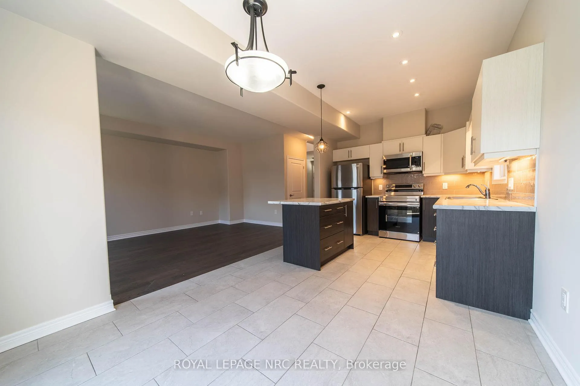Photo 14 of 1 Sparkle Drive, Thorold, Rolling Meadows — HOMEH