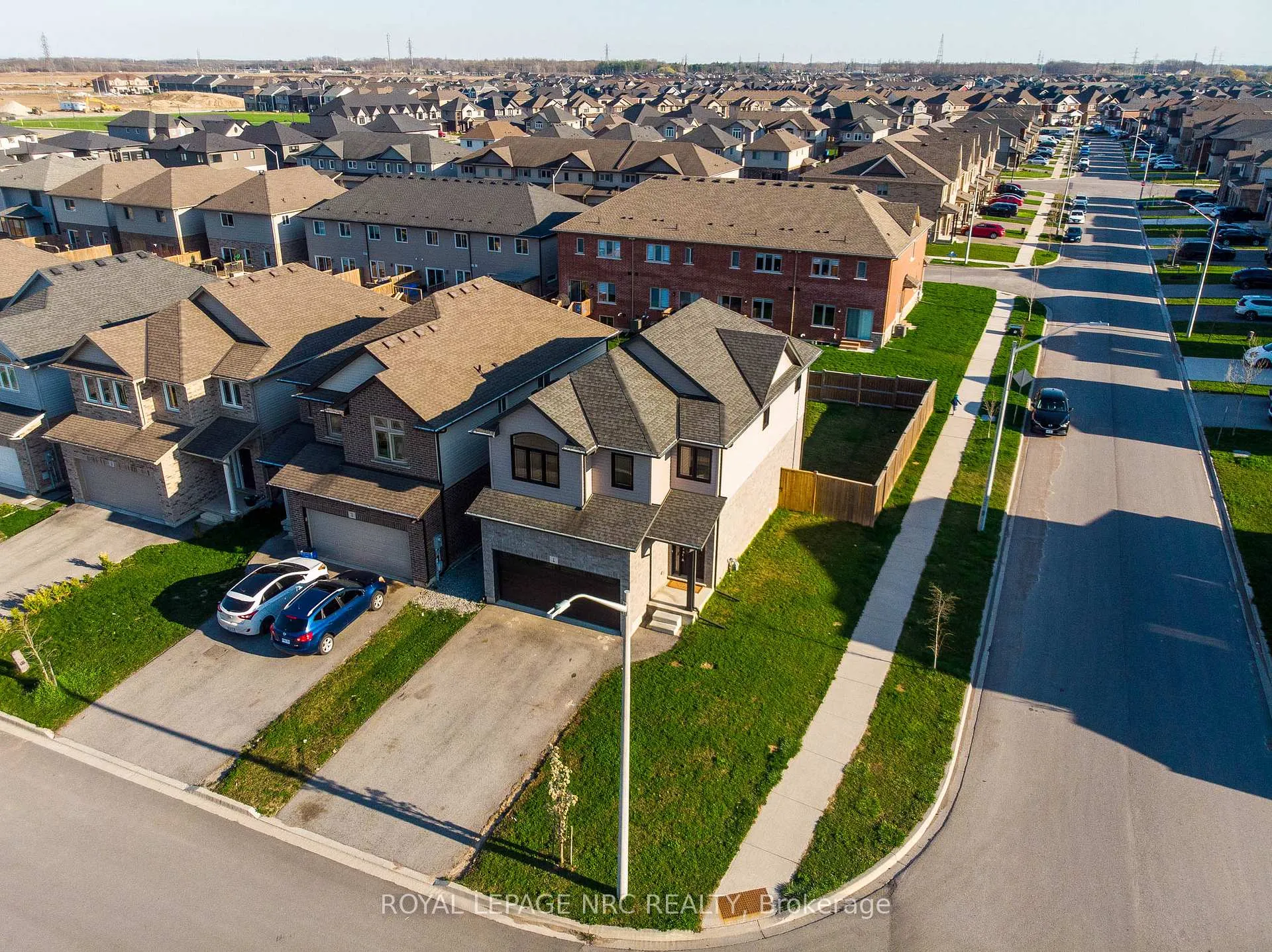 Photo 39 of 1 Sparkle Drive, Thorold, Rolling Meadows — HOMEH