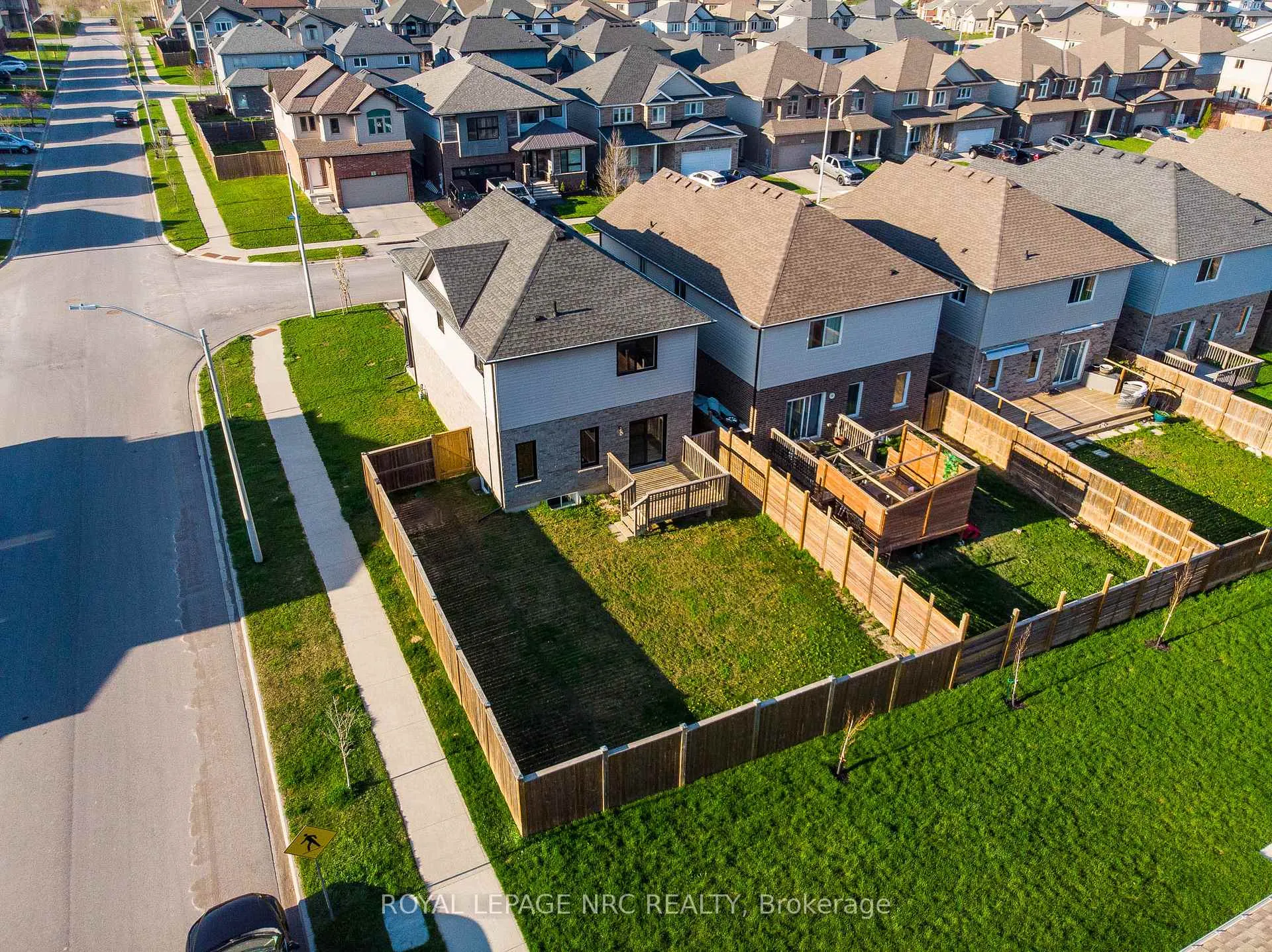 Photo 40 of 1 Sparkle Drive, Thorold, Rolling Meadows — HOMEH