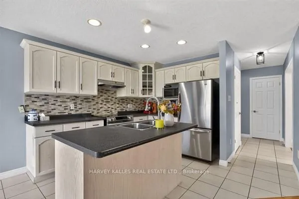 Photo 16 of 71 Beardmore Crescent, Halton Hills, Acton — HOMEH