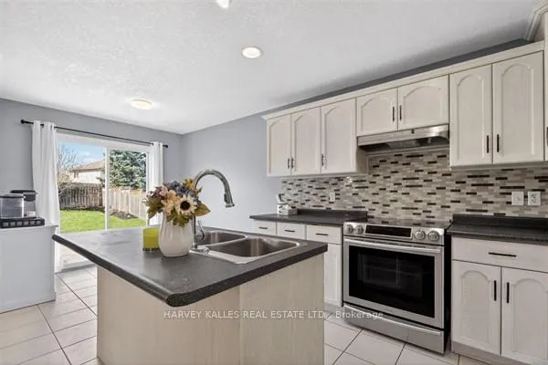 Photo 18 of 71 Beardmore Crescent, Halton Hills, Acton — HOMEH
