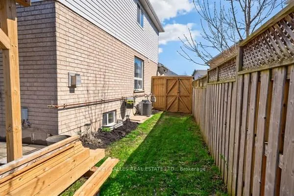 Photo 44 of 71 Beardmore Crescent, Halton Hills, Acton — HOMEH