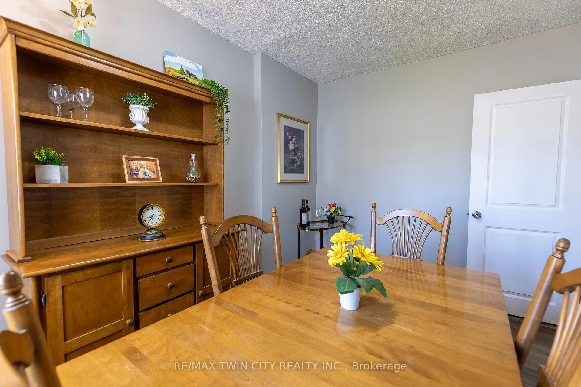 Photo 9 of 110 Lorne Crescent, Kitchener — HOMEH