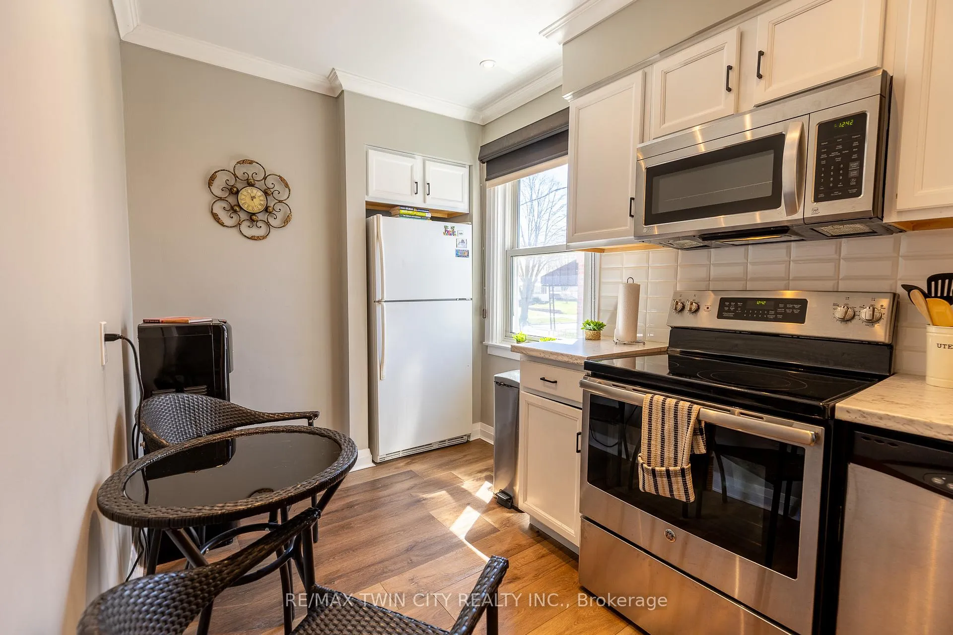Photo 10 of 110 Lorne Crescent, Kitchener — HOMEH
