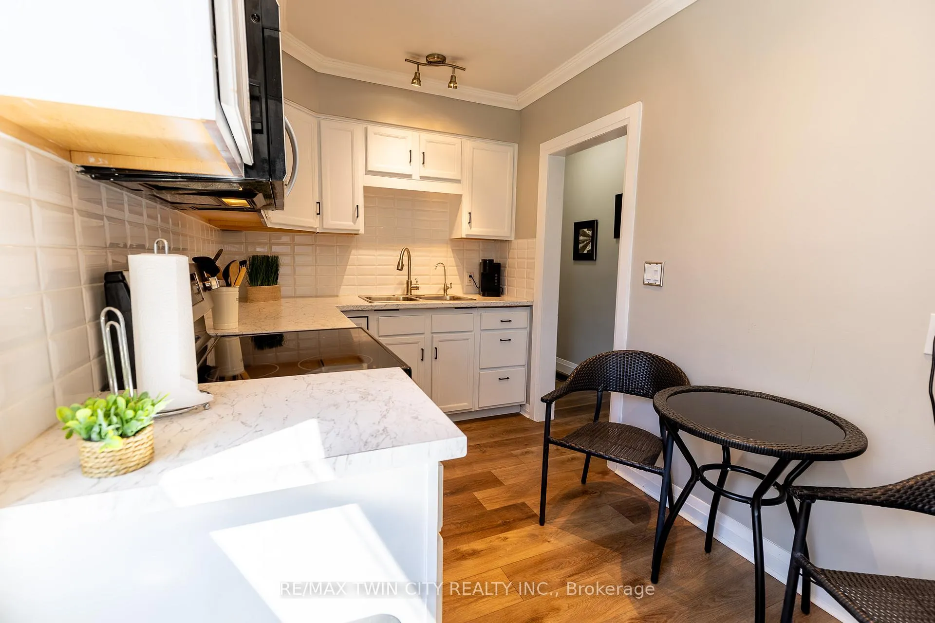 Photo 11 of 110 Lorne Crescent, Kitchener — HOMEH