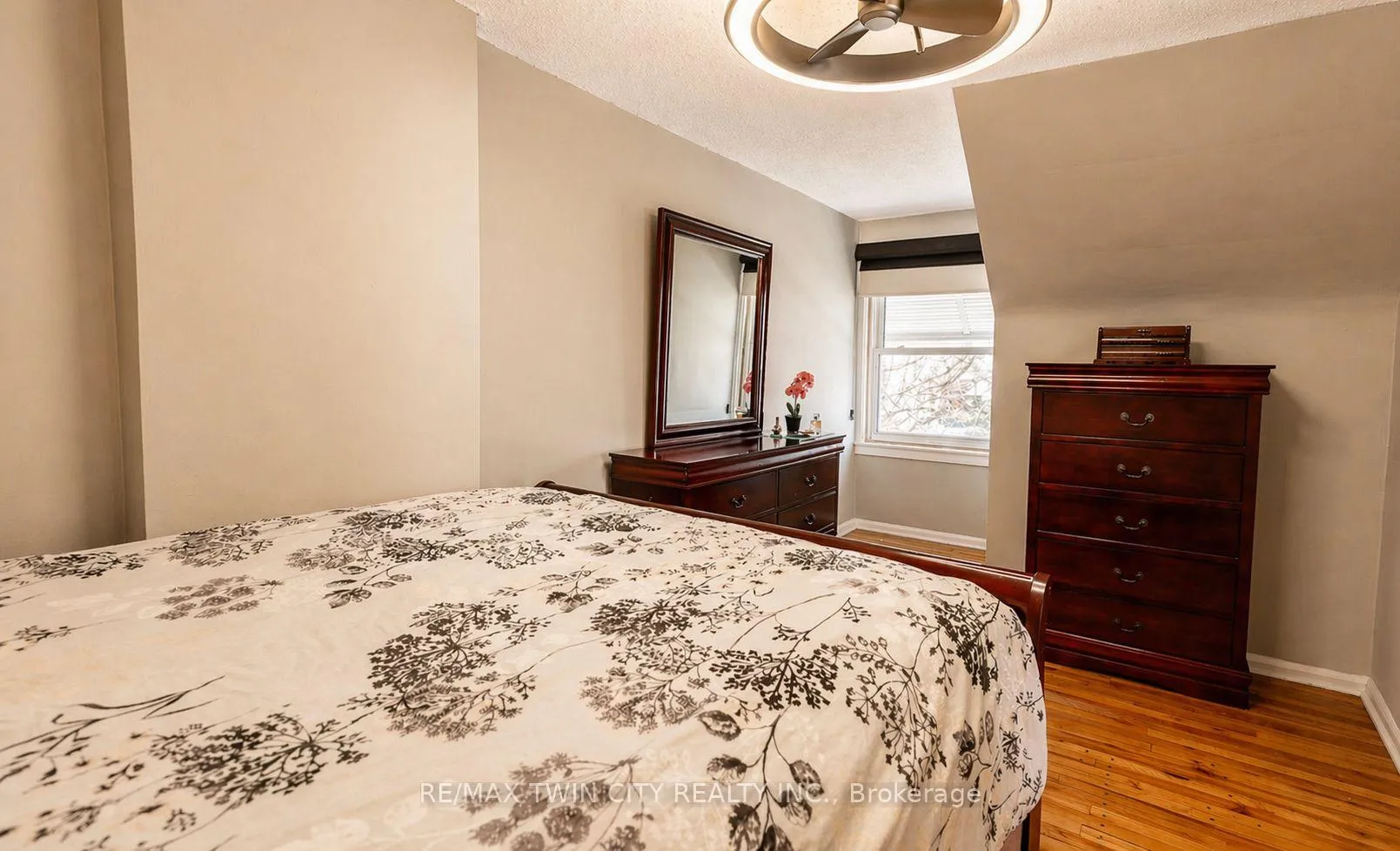 Photo 16 of 110 Lorne Crescent, Kitchener — HOMEH