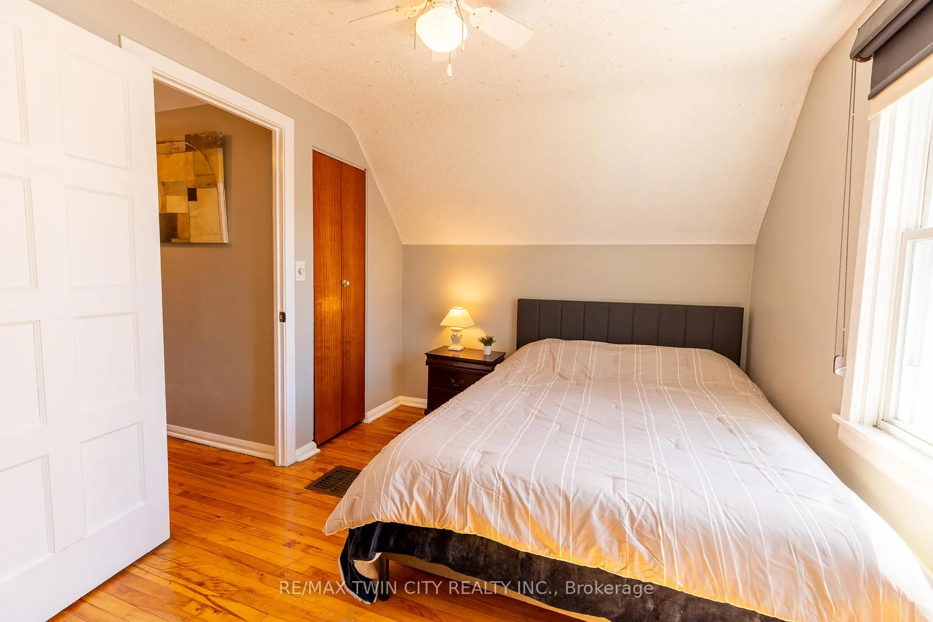 Photo 19 of 110 Lorne Crescent, Kitchener — HOMEH