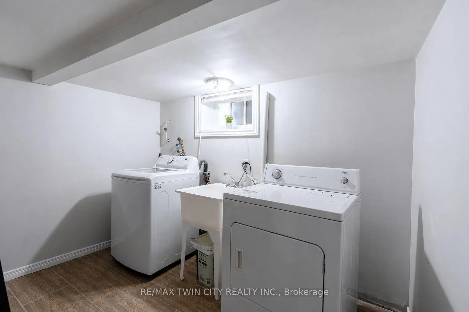 Photo 21 of 110 Lorne Crescent, Kitchener — HOMEH