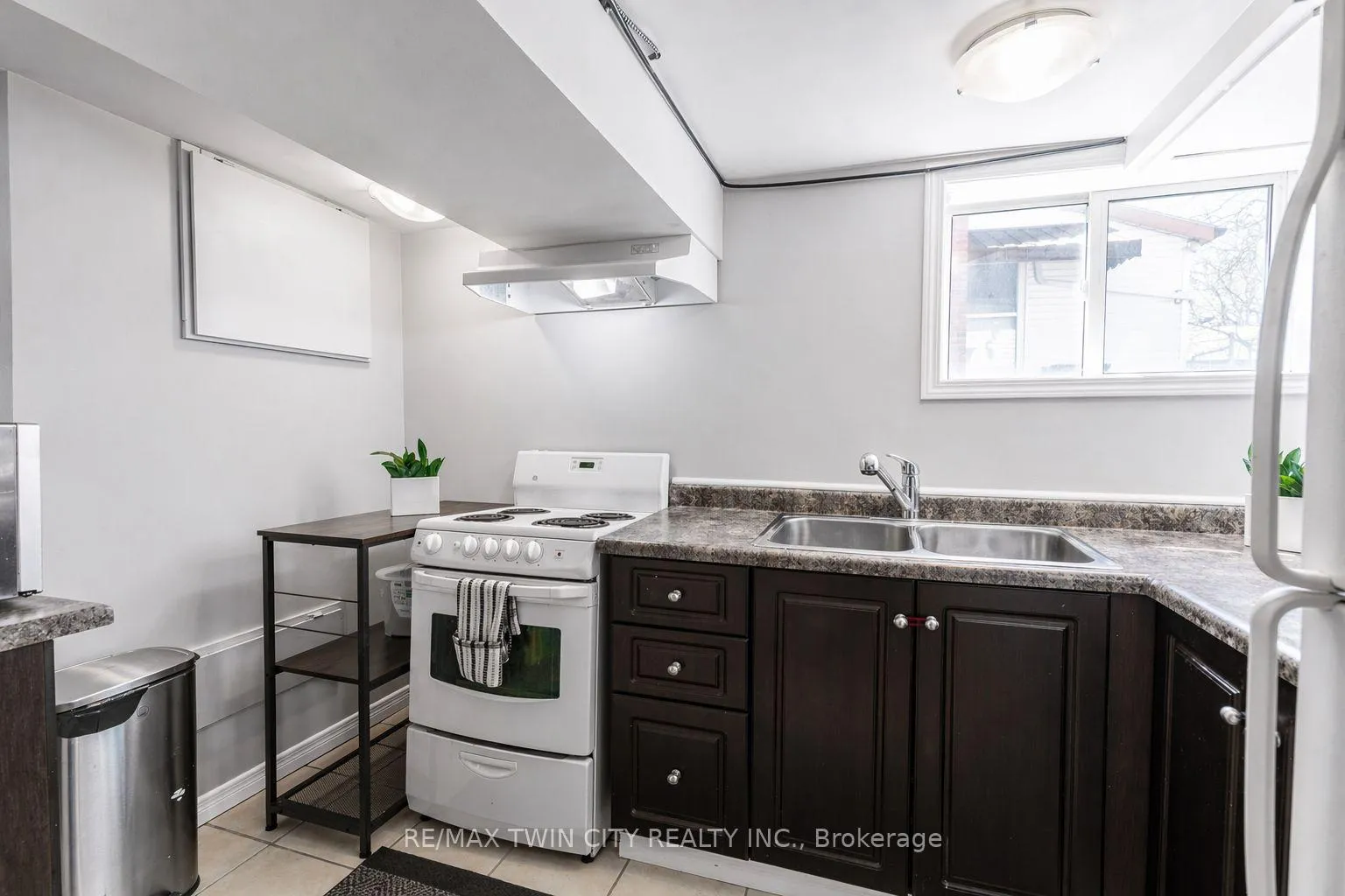 Photo 22 of 110 Lorne Crescent, Kitchener — HOMEH