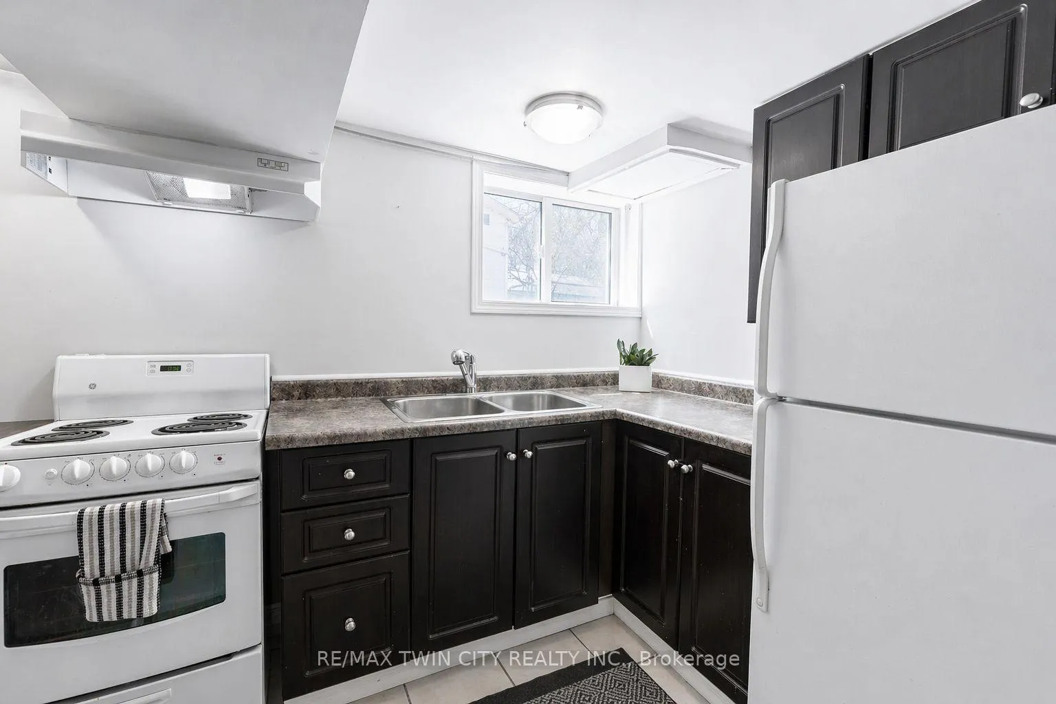 Photo 23 of 110 Lorne Crescent, Kitchener — HOMEH