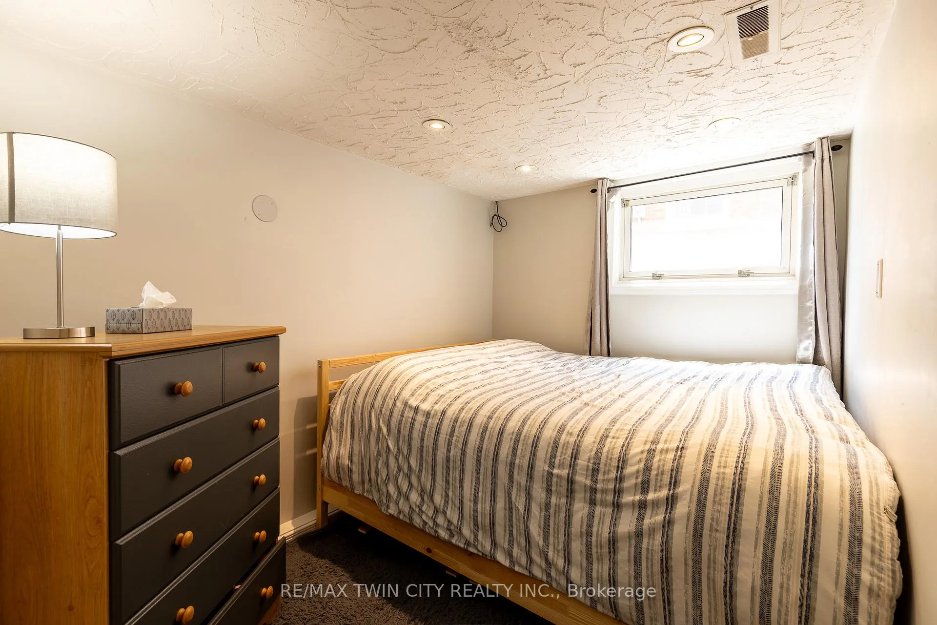 Photo 29 of 110 Lorne Crescent, Kitchener — HOMEH