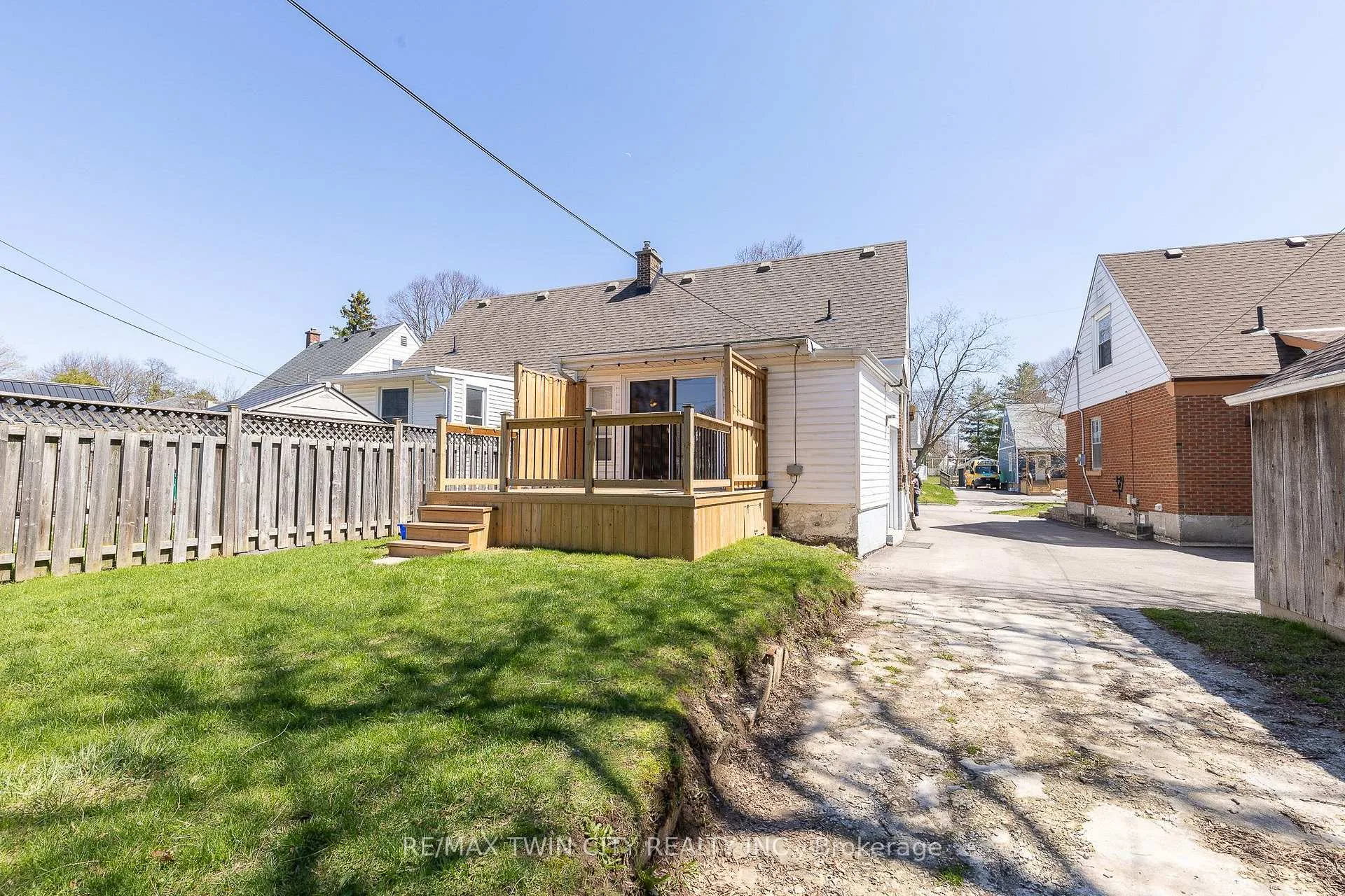 Photo 32 of 110 Lorne Crescent, Kitchener — HOMEH