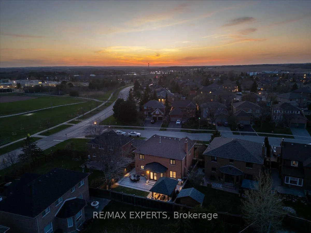 Photo 50 of 3 Thornbury Road, Caledon, Bolton North — HOMEH