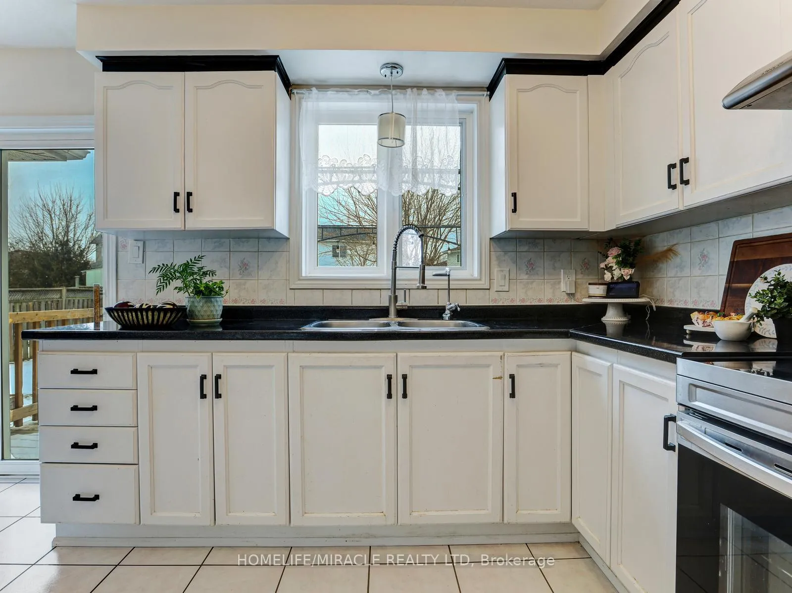 Photo 12 of 154 Deerpath Drive, Guelph, Willow West/Sugarbush/West Acres — HOMEH