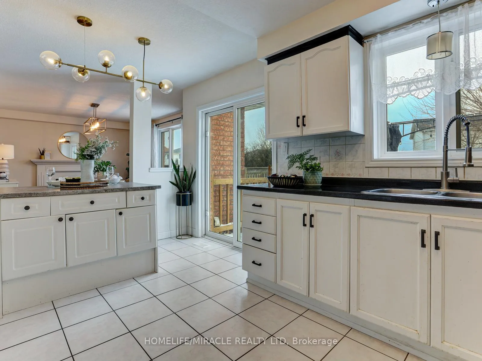 Photo 13 of 154 Deerpath Drive, Guelph, Willow West/Sugarbush/West Acres — HOMEH