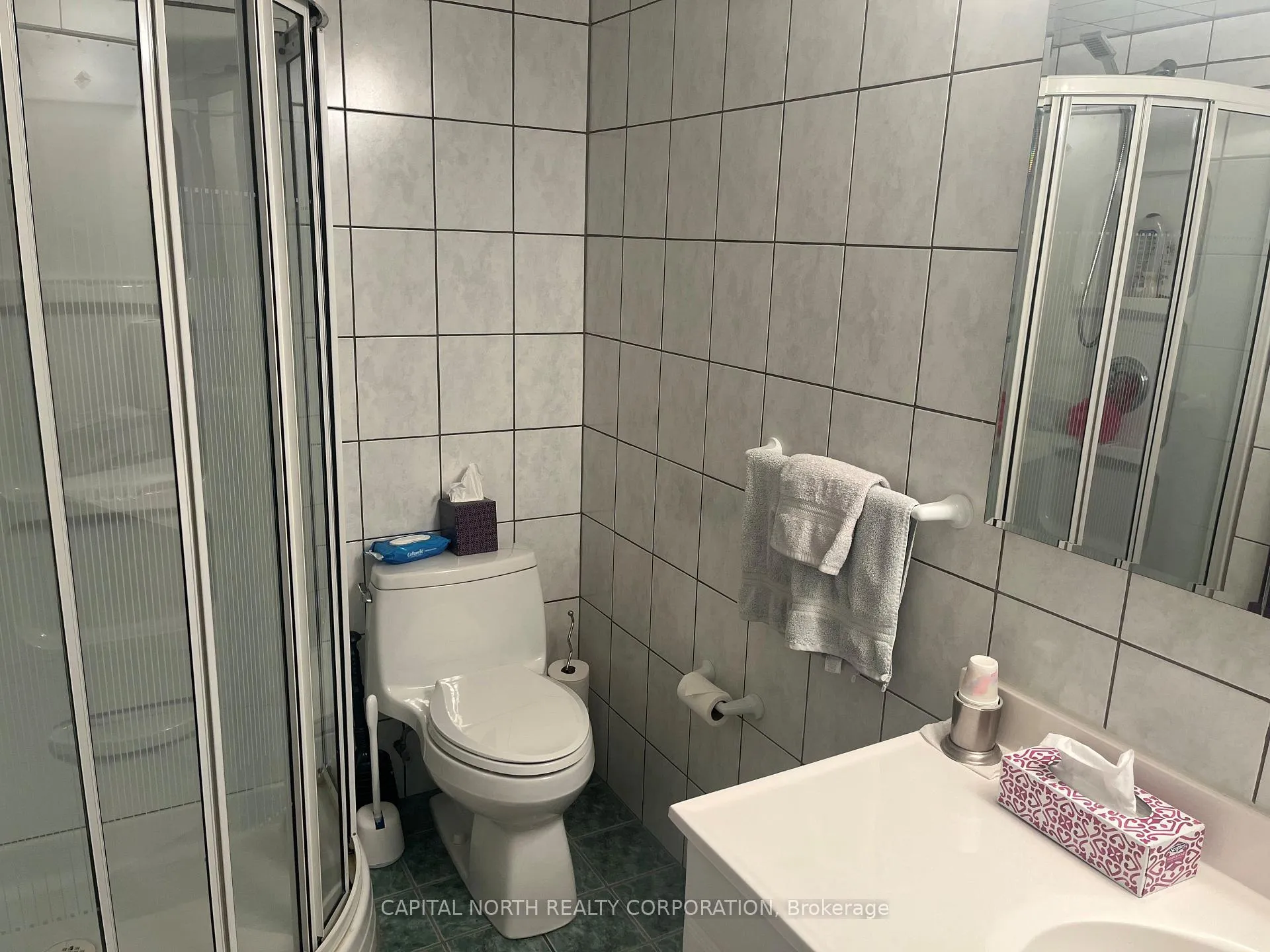 Photo 5 of Unit Basement, 37 Robertson Close, Vaughan, Maple — HOMEH