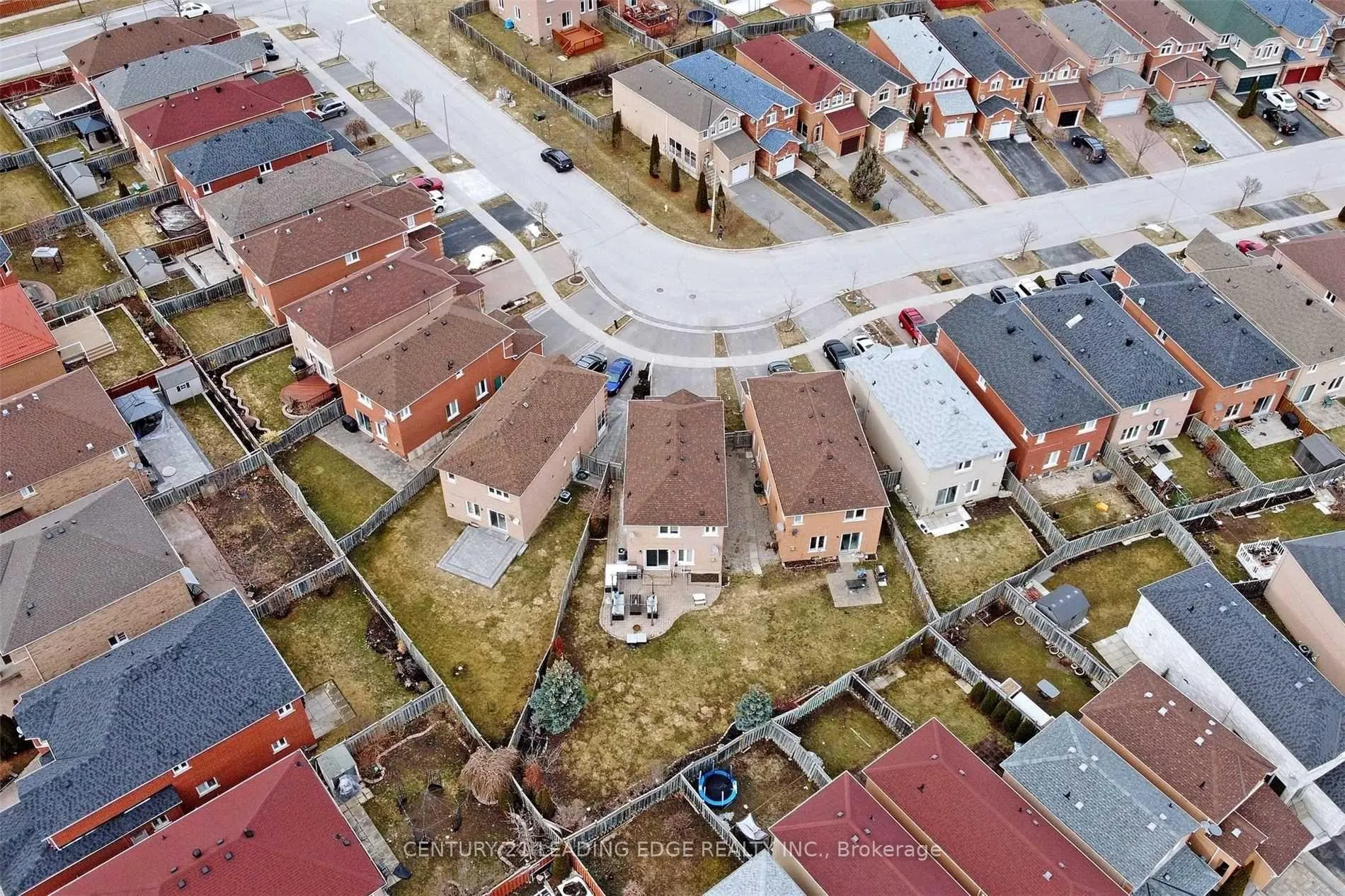 Photo 2 of 19 Connery Crescent, Markham, Middlefield — HOMEH