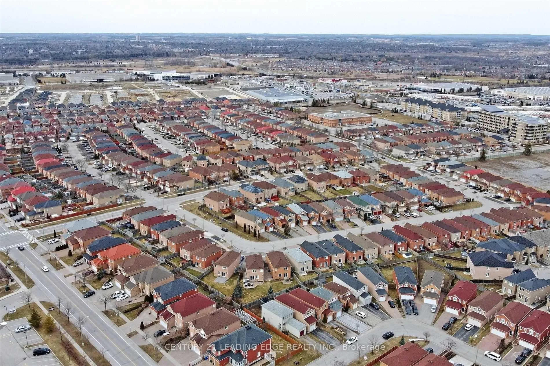 Photo 5 of 19 Connery Crescent, Markham, Middlefield — HOMEH
