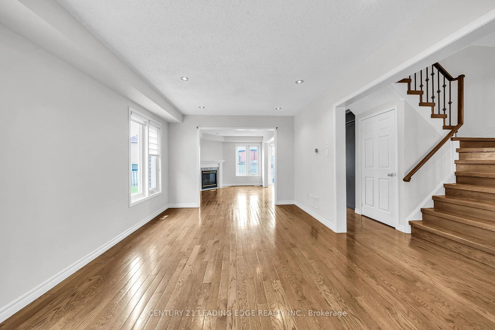 Photo 9 of 19 Connery Crescent, Markham, Middlefield — HOMEH