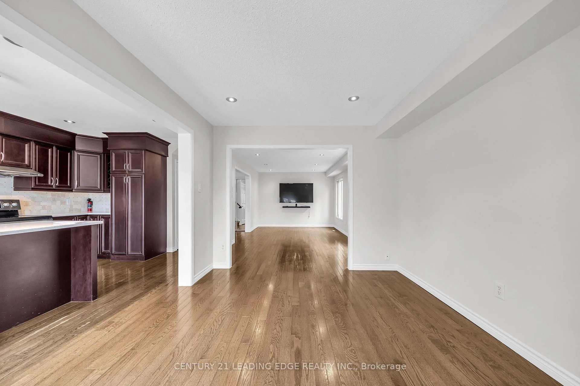 Photo 11 of 19 Connery Crescent, Markham, Middlefield — HOMEH