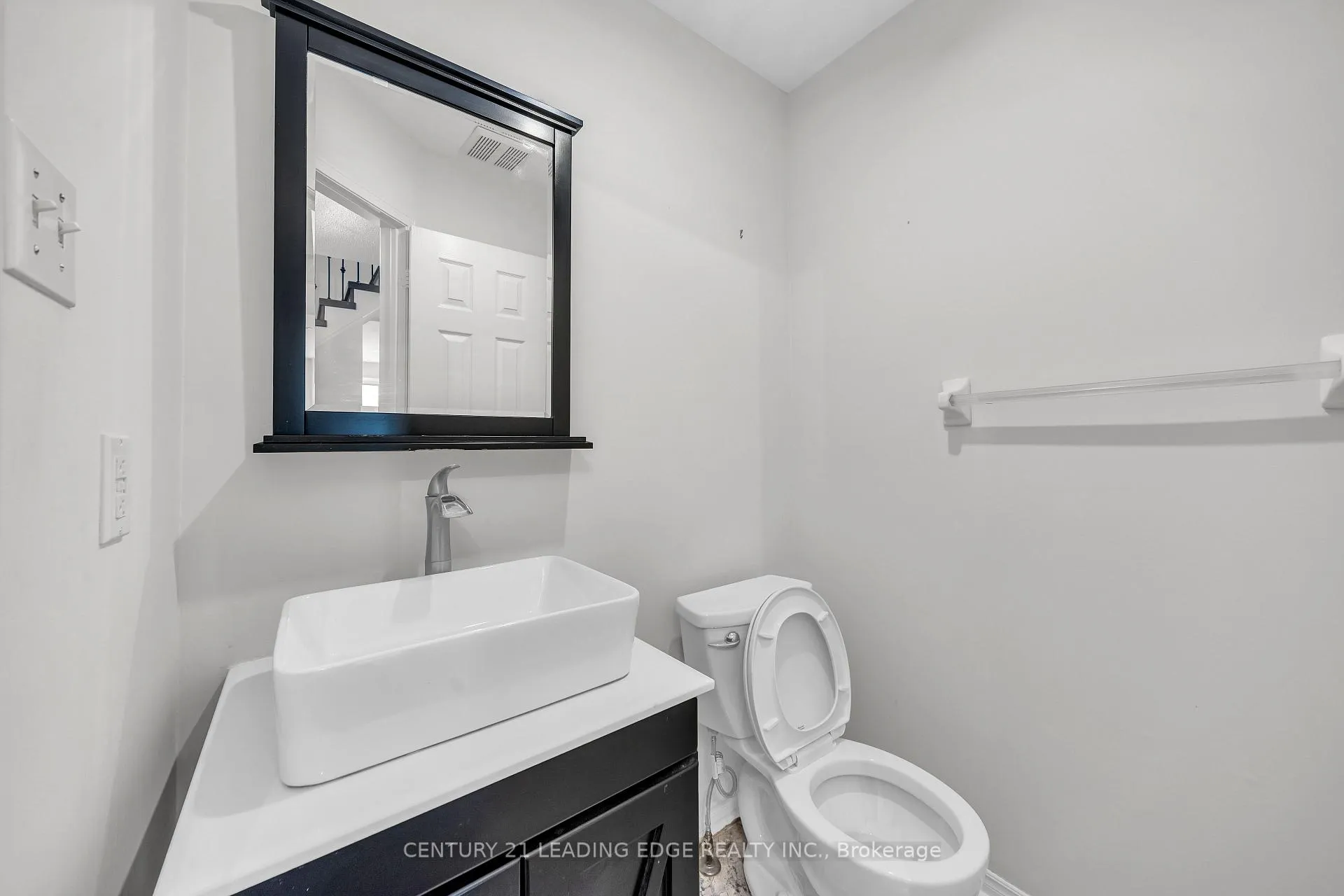 Photo 18 of 19 Connery Crescent, Markham, Middlefield — HOMEH