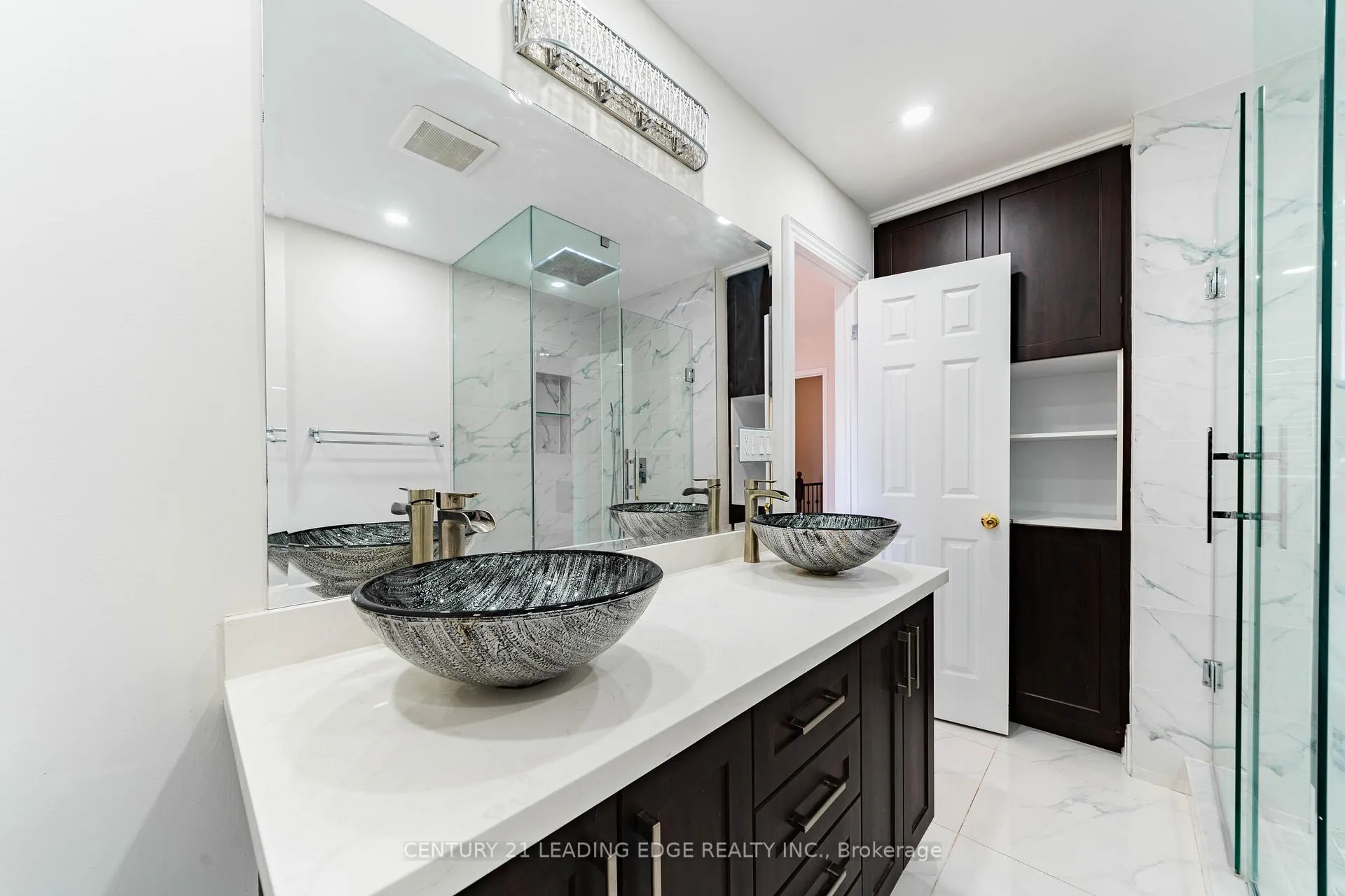 Photo 24 of 19 Connery Crescent, Markham, Middlefield — HOMEH