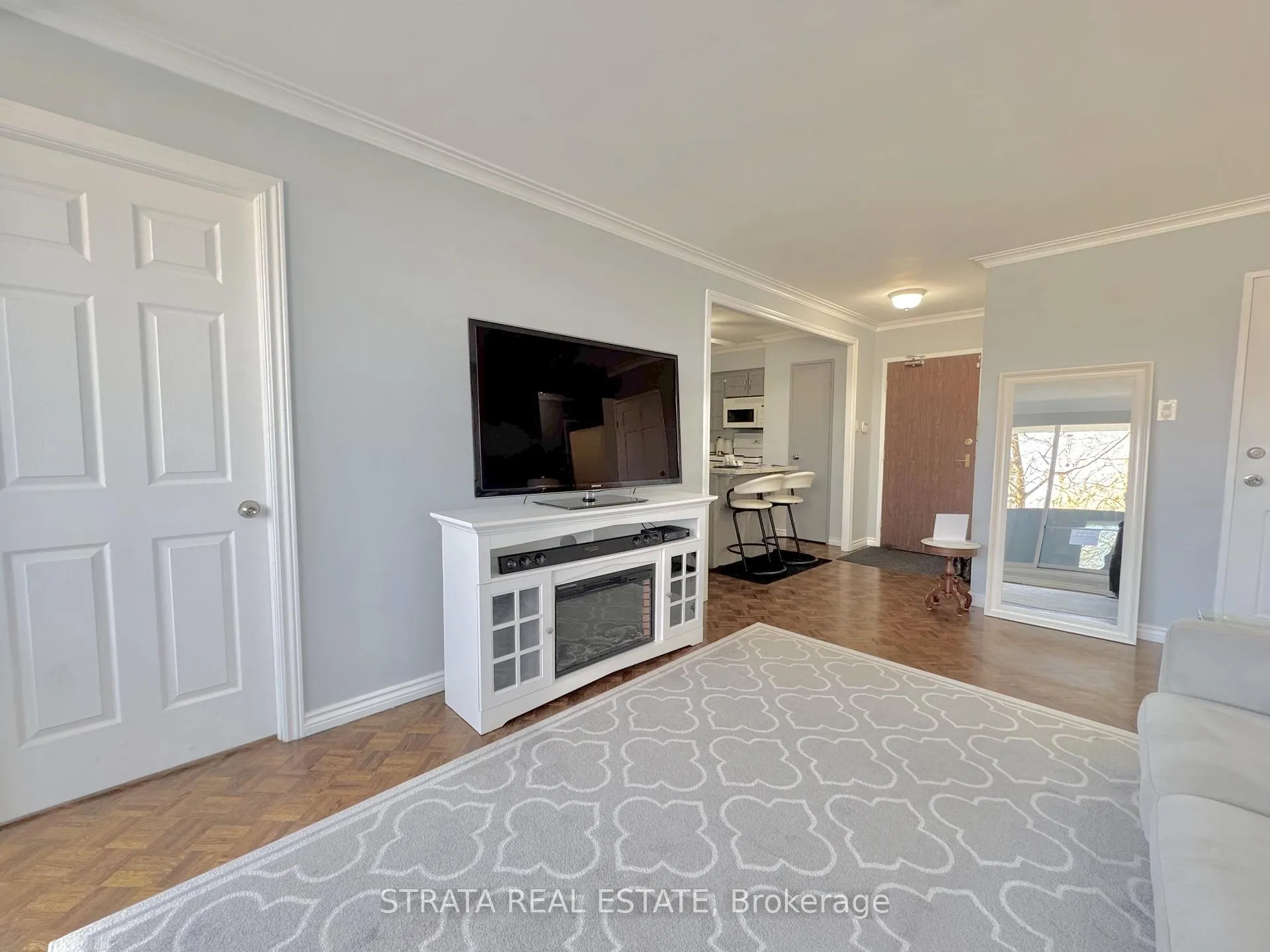Photo 5 of Unit 203, 3555 Bathurst Street, Toronto, Bedford Park-Nortown — HOMEH