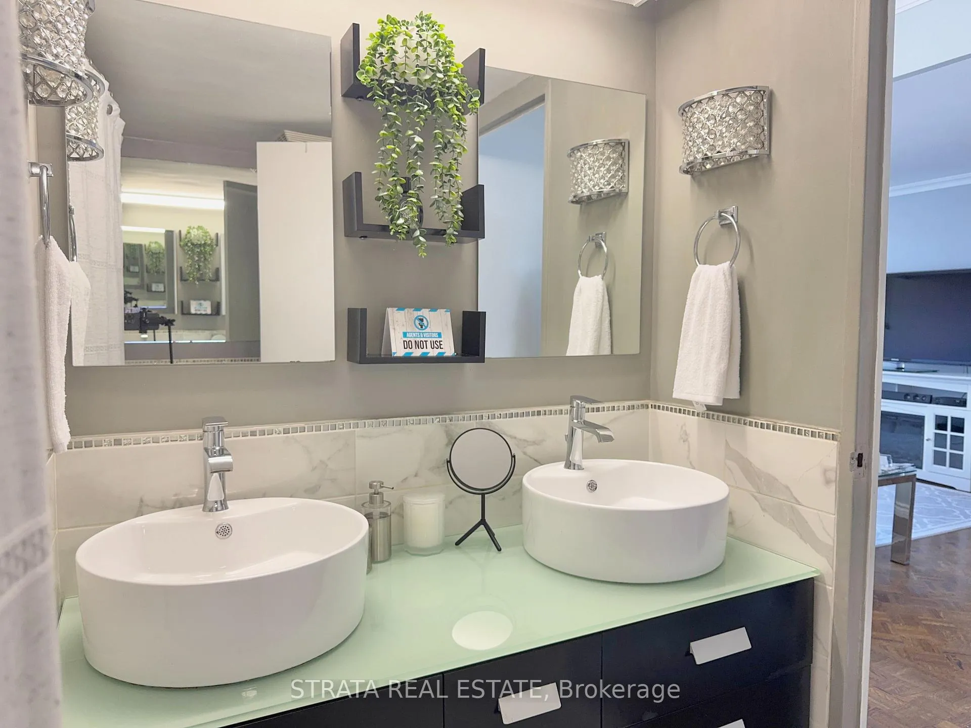 Photo 10 of Unit 203, 3555 Bathurst Street, Toronto, Bedford Park-Nortown — HOMEH
