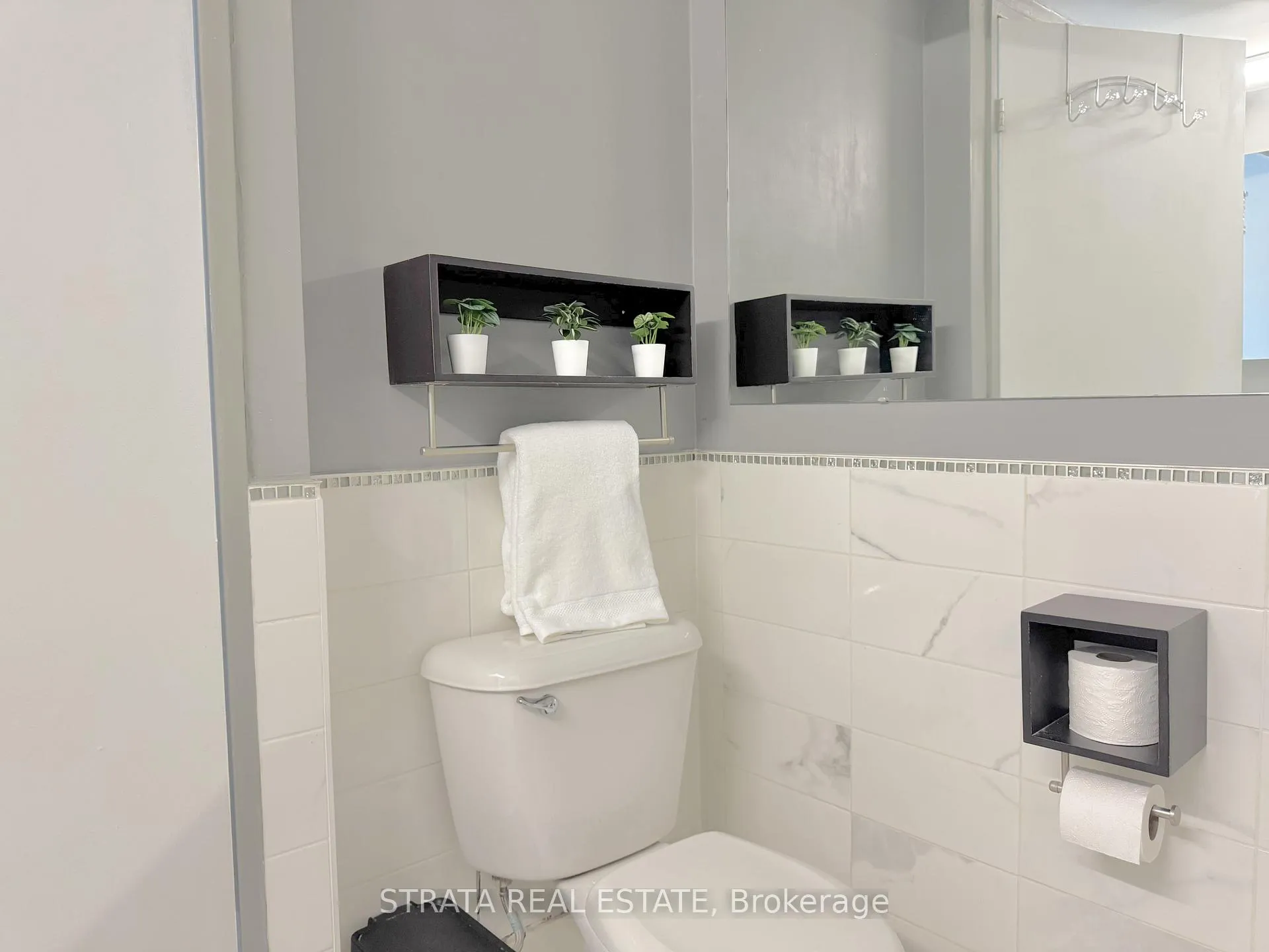 Photo 12 of Unit 203, 3555 Bathurst Street, Toronto, Bedford Park-Nortown — HOMEH