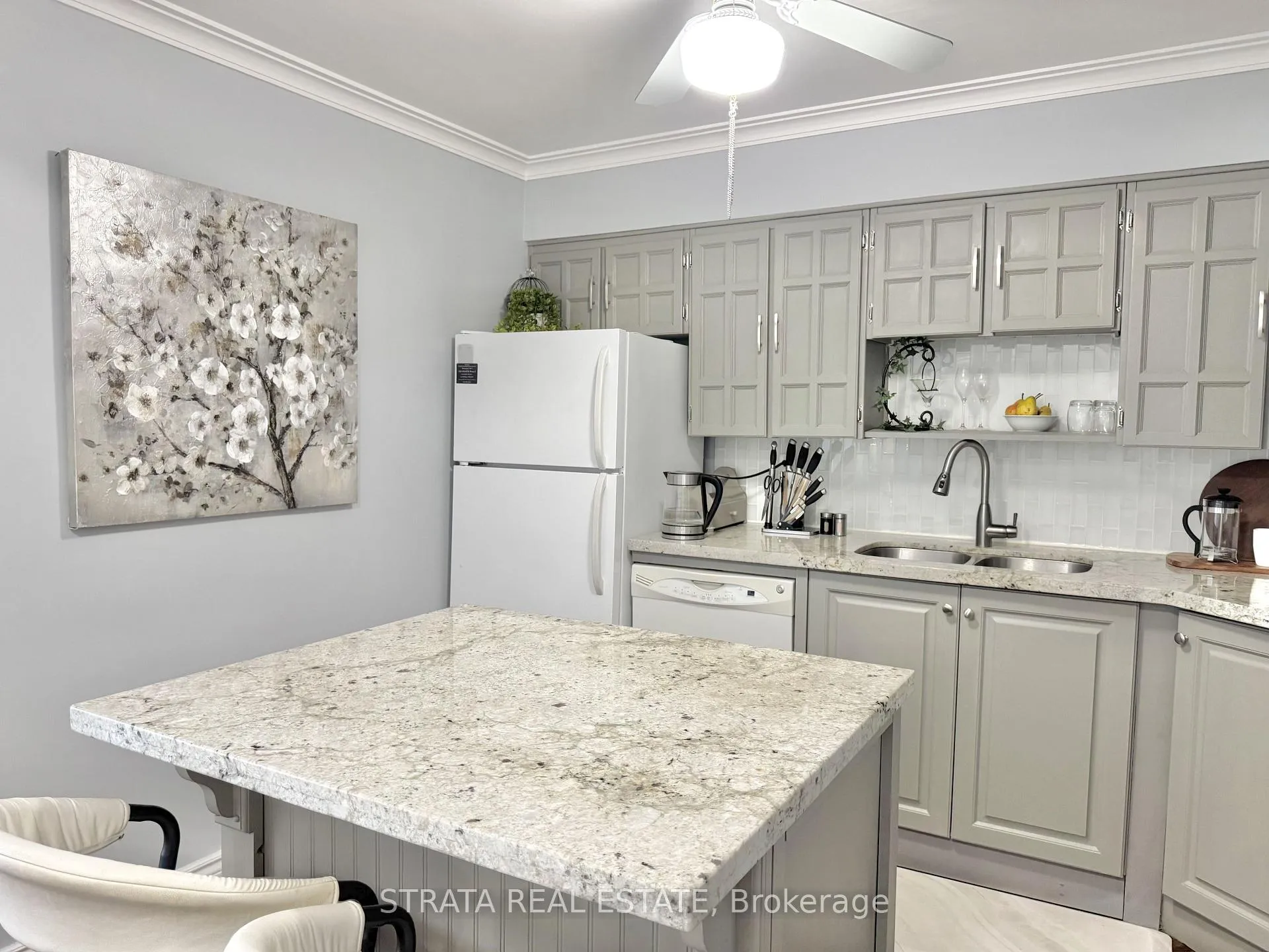 Photo 15 of Unit 203, 3555 Bathurst Street, Toronto, Bedford Park-Nortown — HOMEH