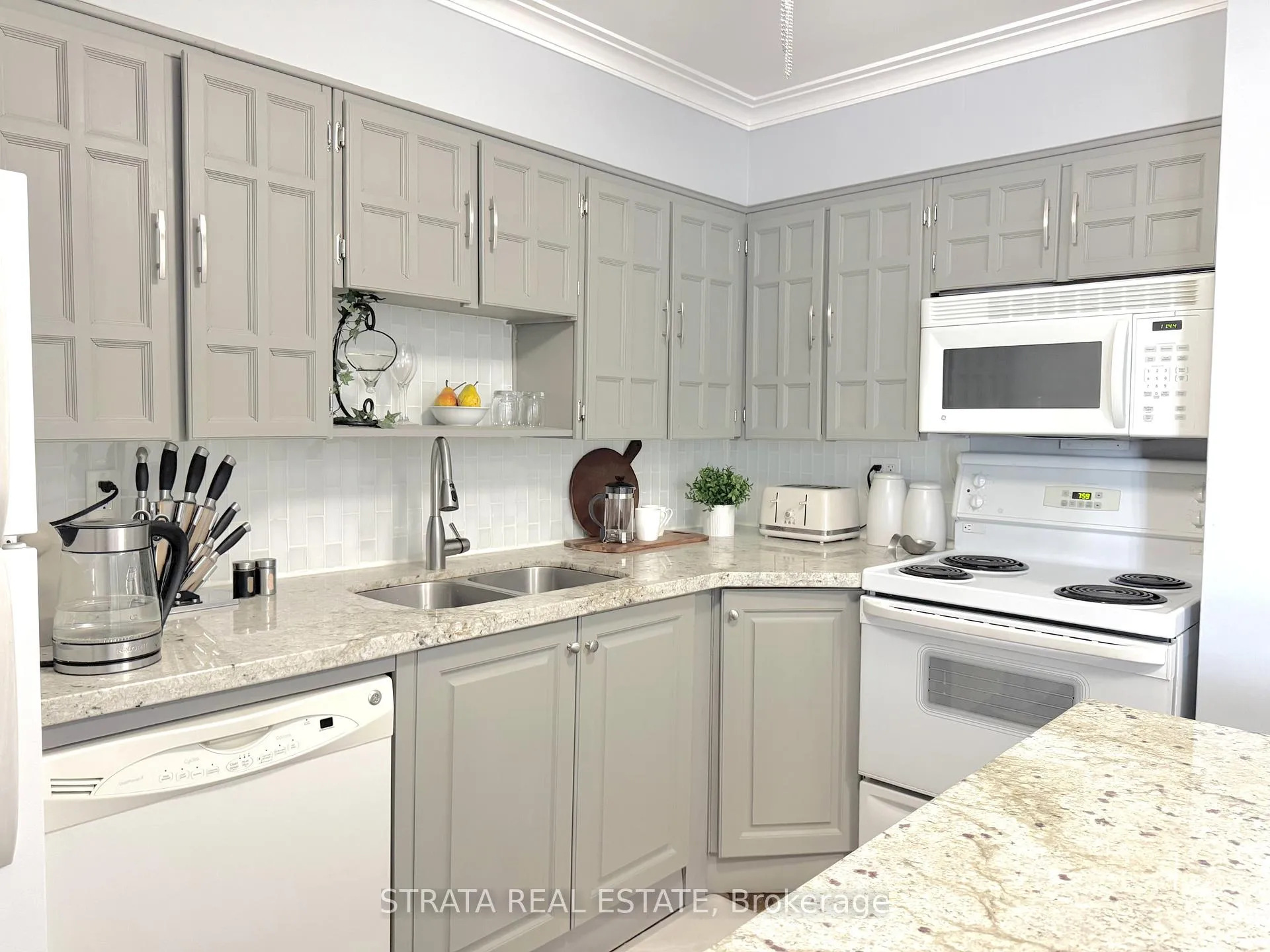 Photo 16 of Unit 203, 3555 Bathurst Street, Toronto, Bedford Park-Nortown — HOMEH