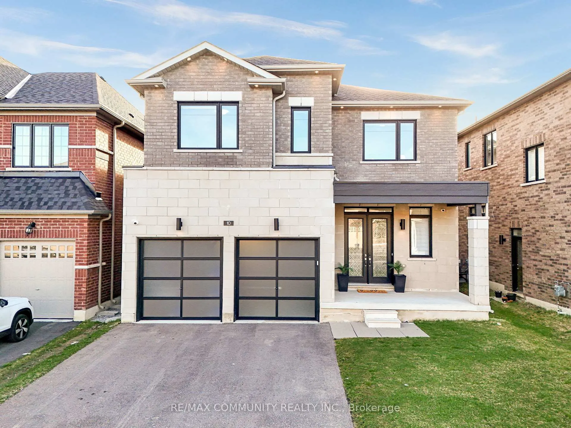 Photo 2 of 10 Nigh Drive, Markham, Middlefield — HOMEH