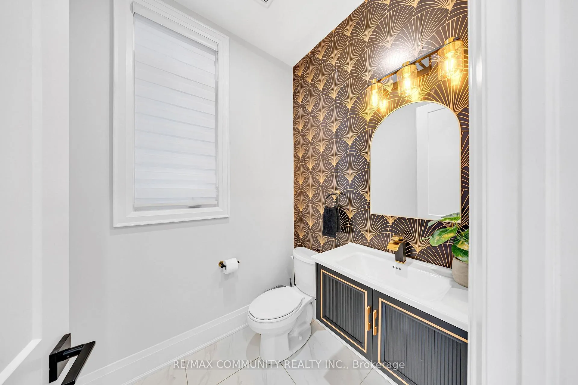 Photo 5 of 10 Nigh Drive, Markham, Middlefield — HOMEH