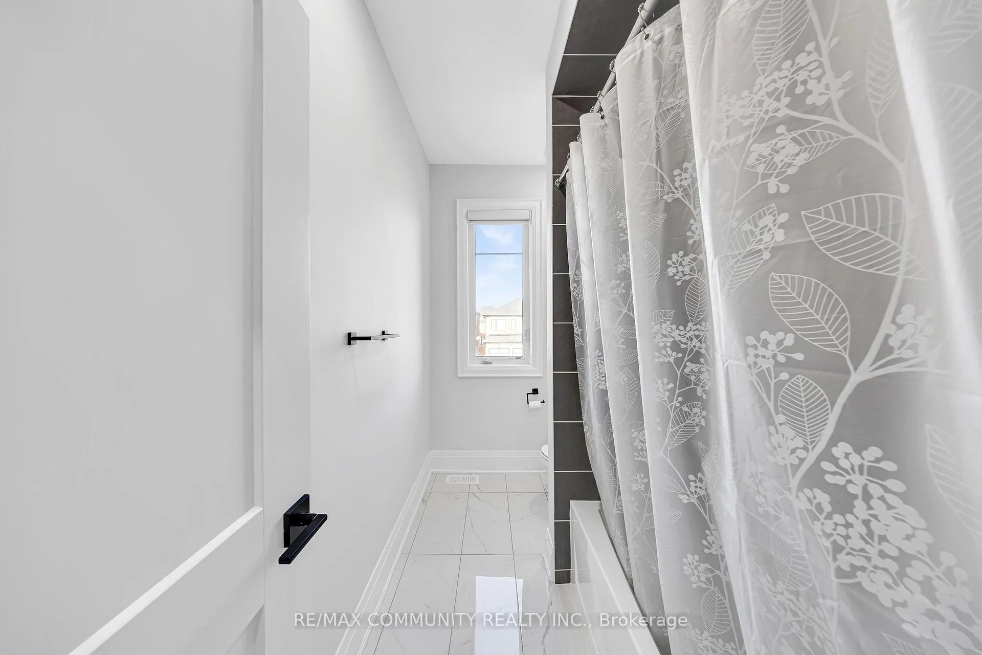 Photo 26 of 10 Nigh Drive, Markham, Middlefield — HOMEH