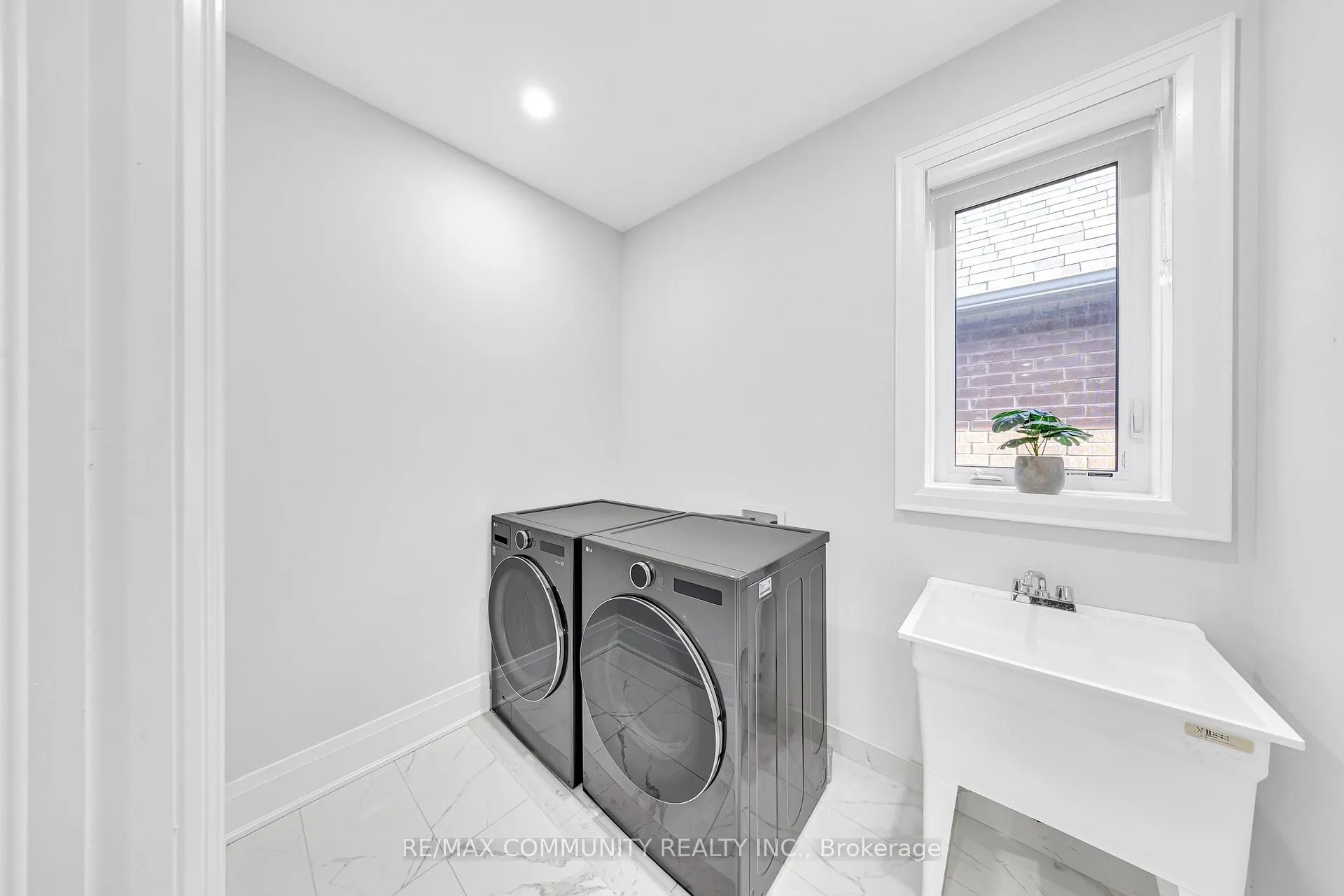 Photo 29 of 10 Nigh Drive, Markham, Middlefield — HOMEH