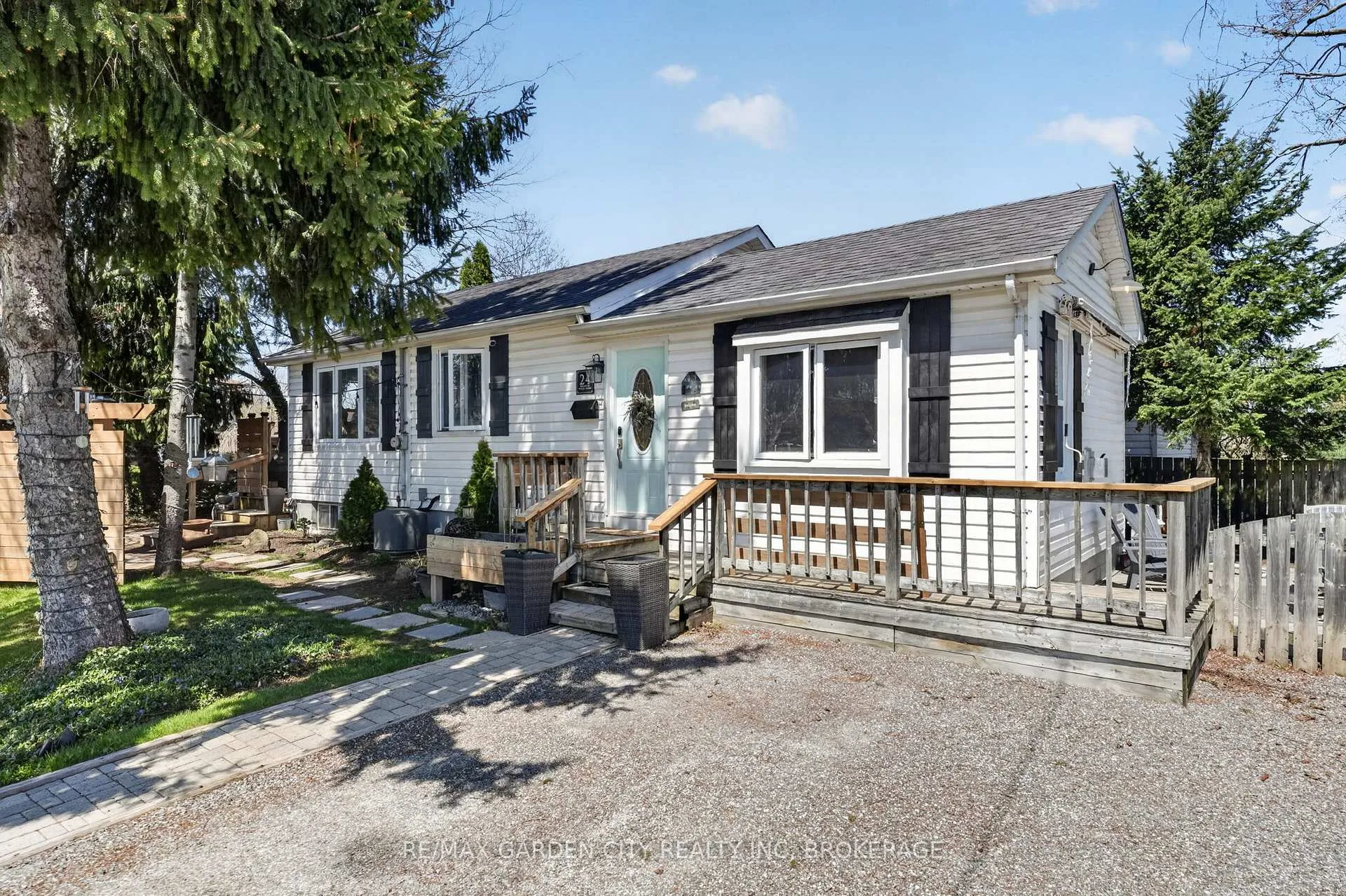 Photo 1 of 24 Bogart Street, St. Catharines, Port Weller — HOMEH